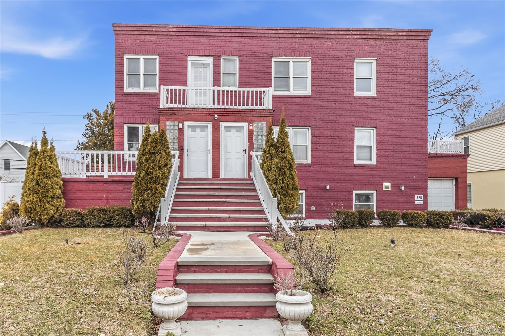 325 E Park Avenue E – For Sale