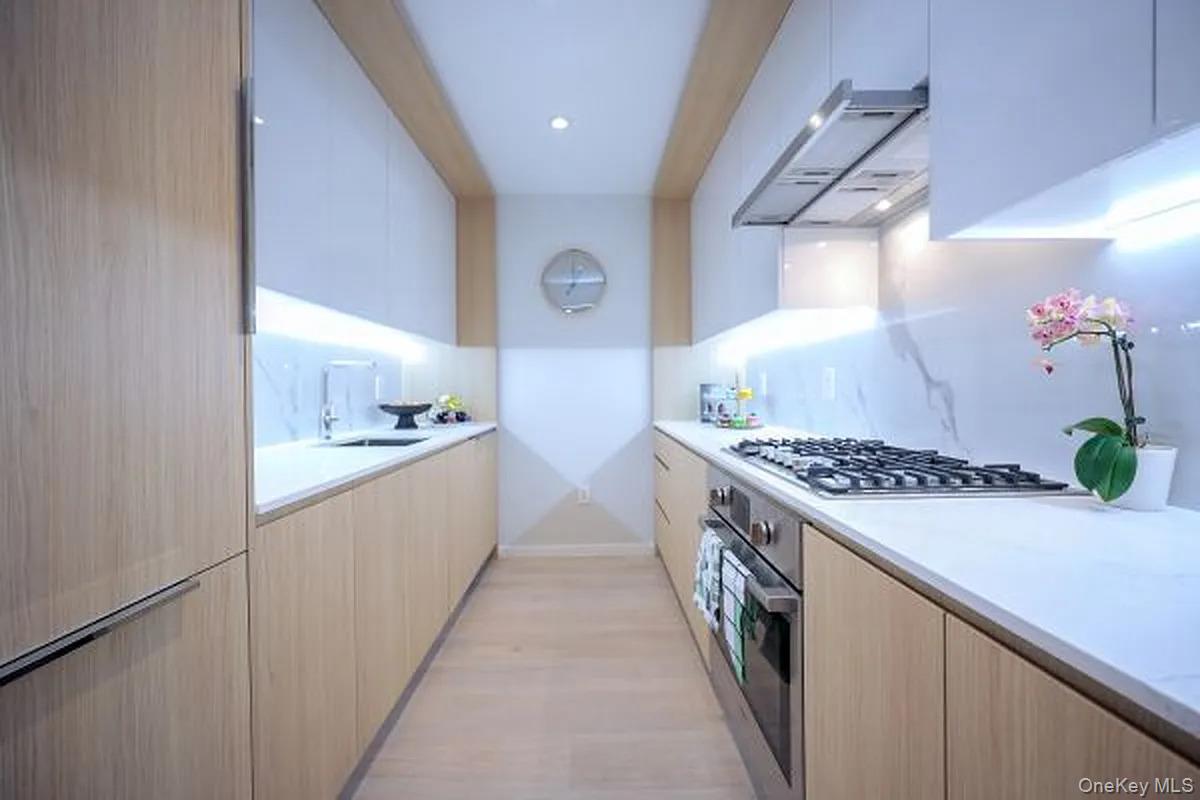 40-22 61st Street, Unit 2M photo 2