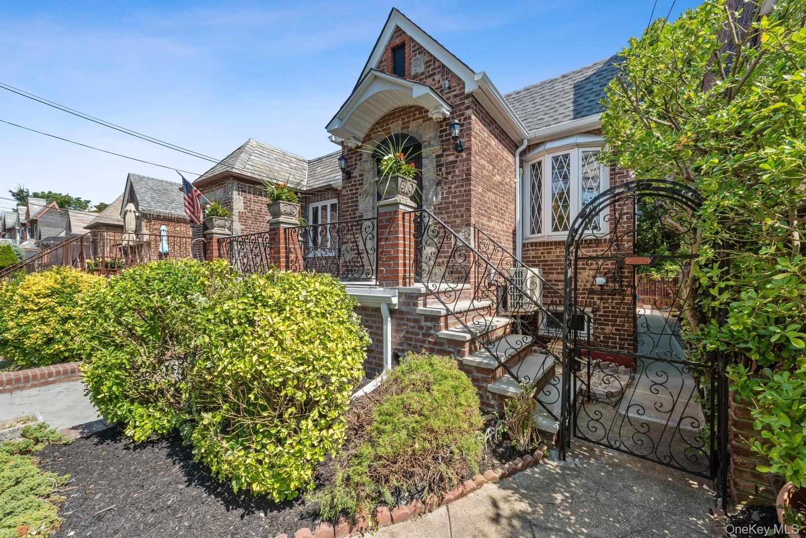 64-23 Alderton Street, Unit PH photo 2