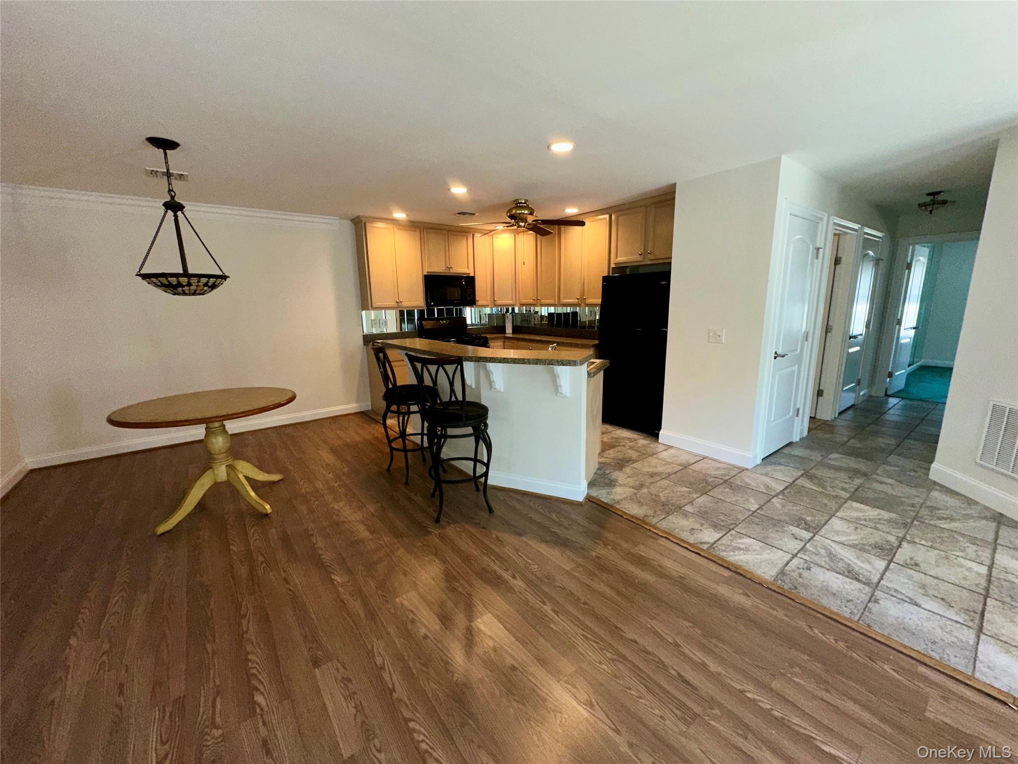 5 White Oak Court, Unit 5 photo 6