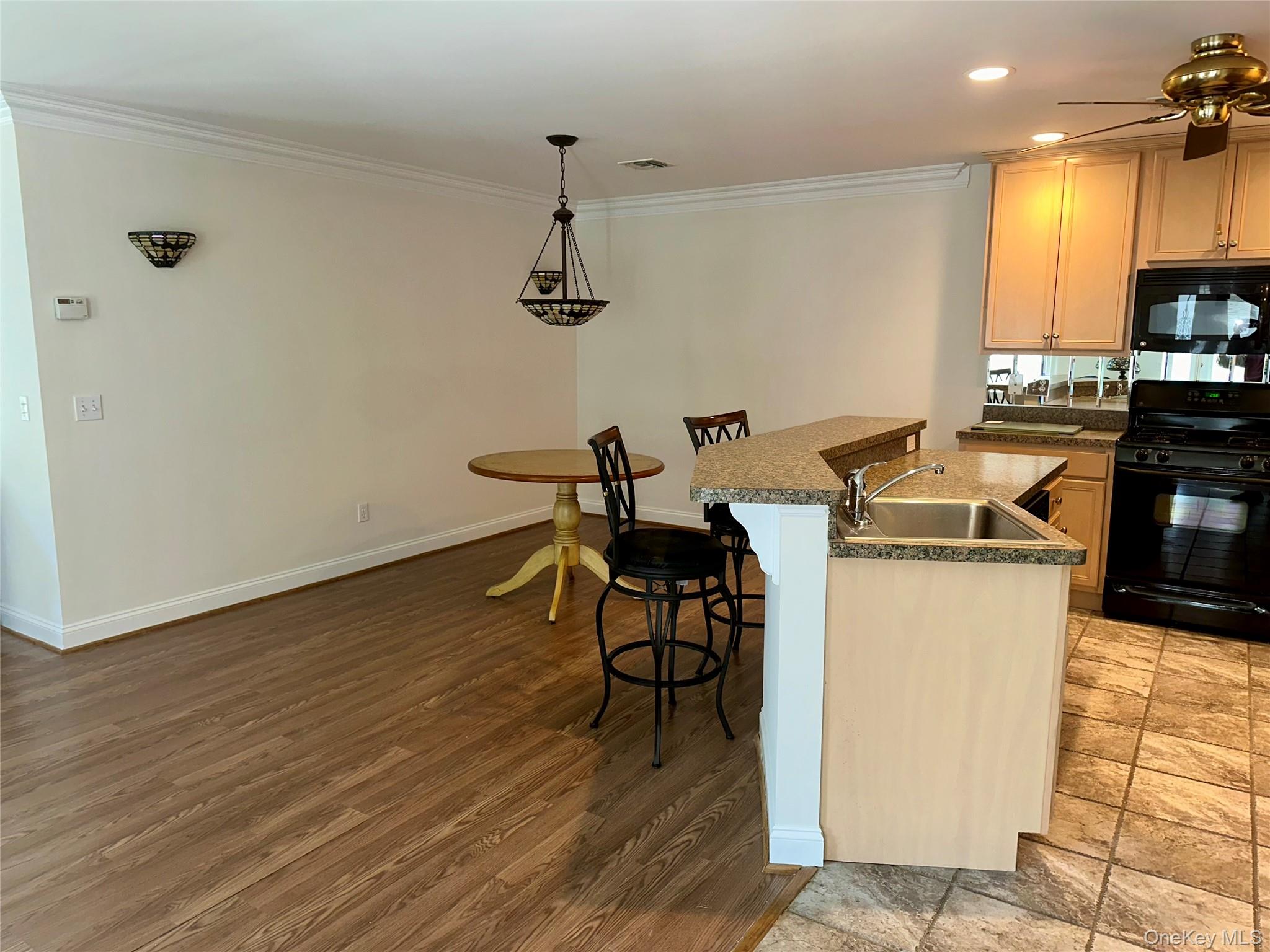 5 White Oak Court, Unit 5 photo 5