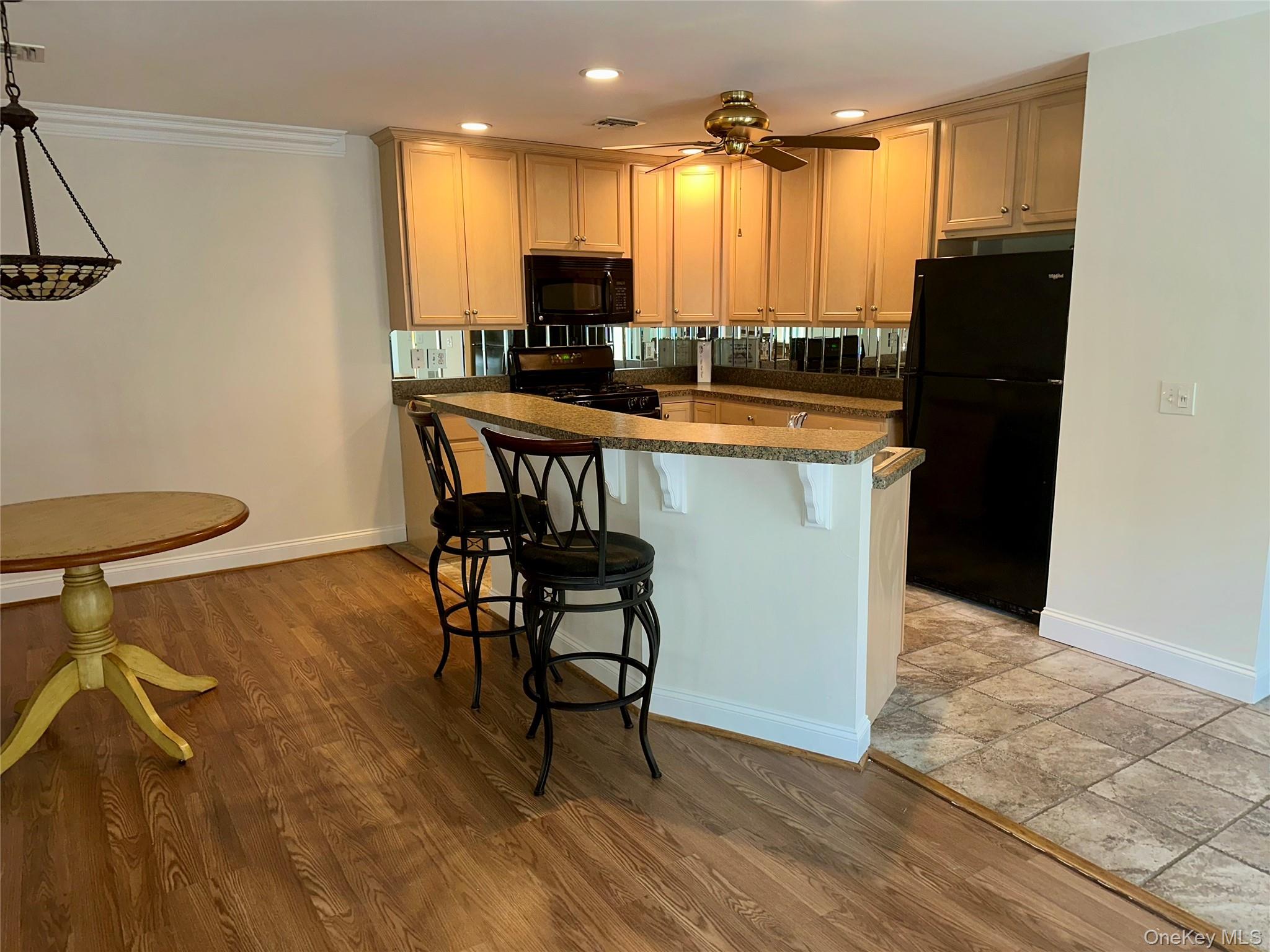 5 White Oak Court, Unit 5 photo 9