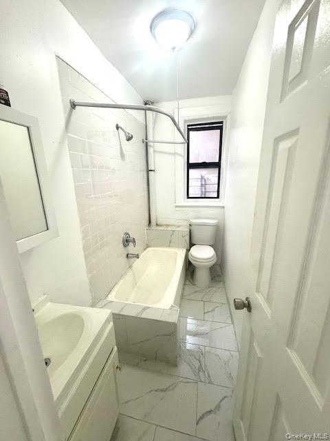30 Macombs Place, Unit 24 photo 18