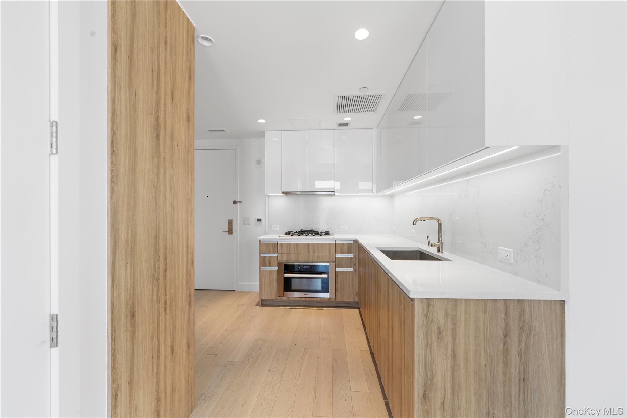136-18 Maple Avenue, Unit 5F photo 5
