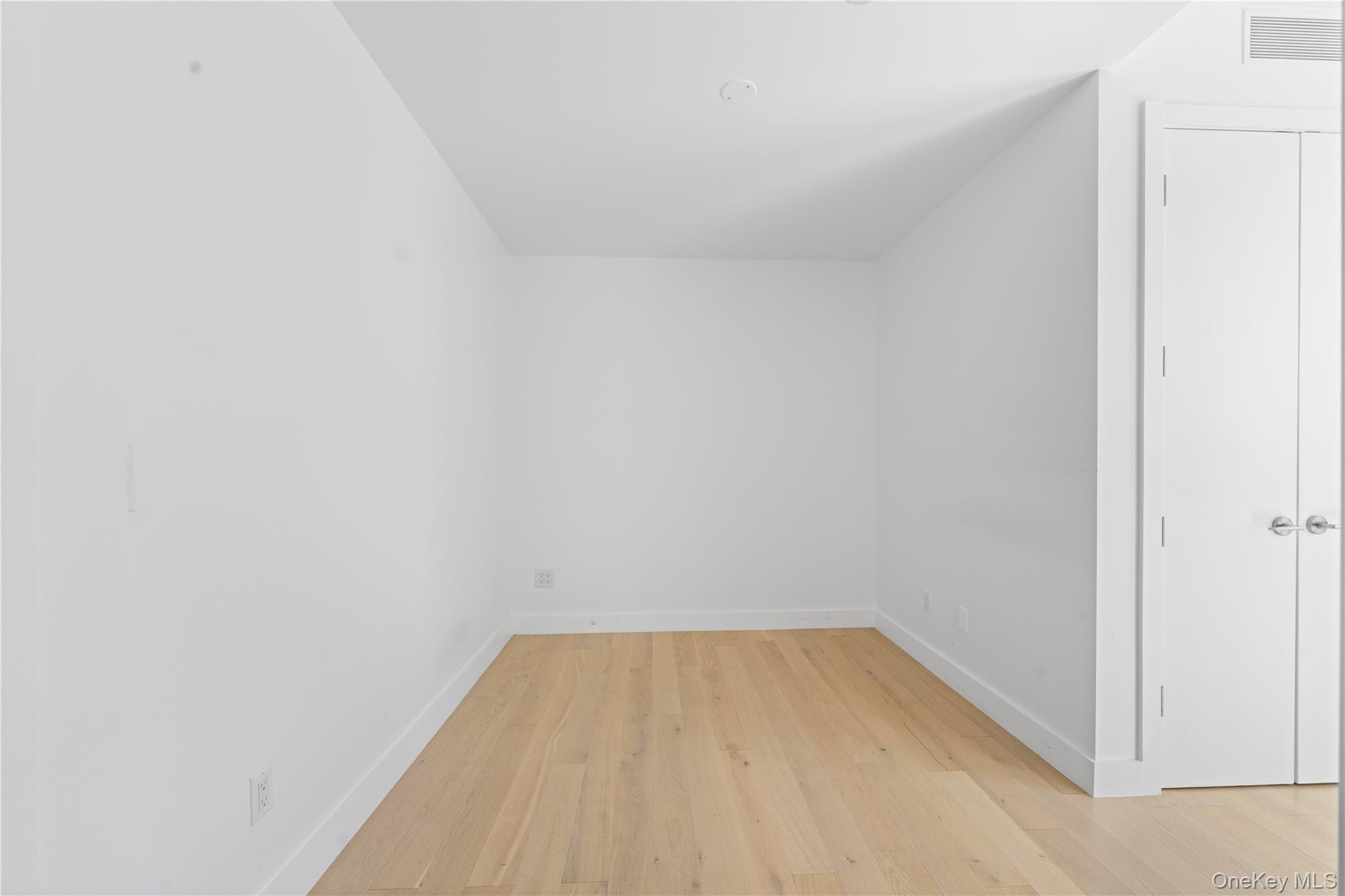 136-18 Maple Avenue, Unit 5F photo 10
