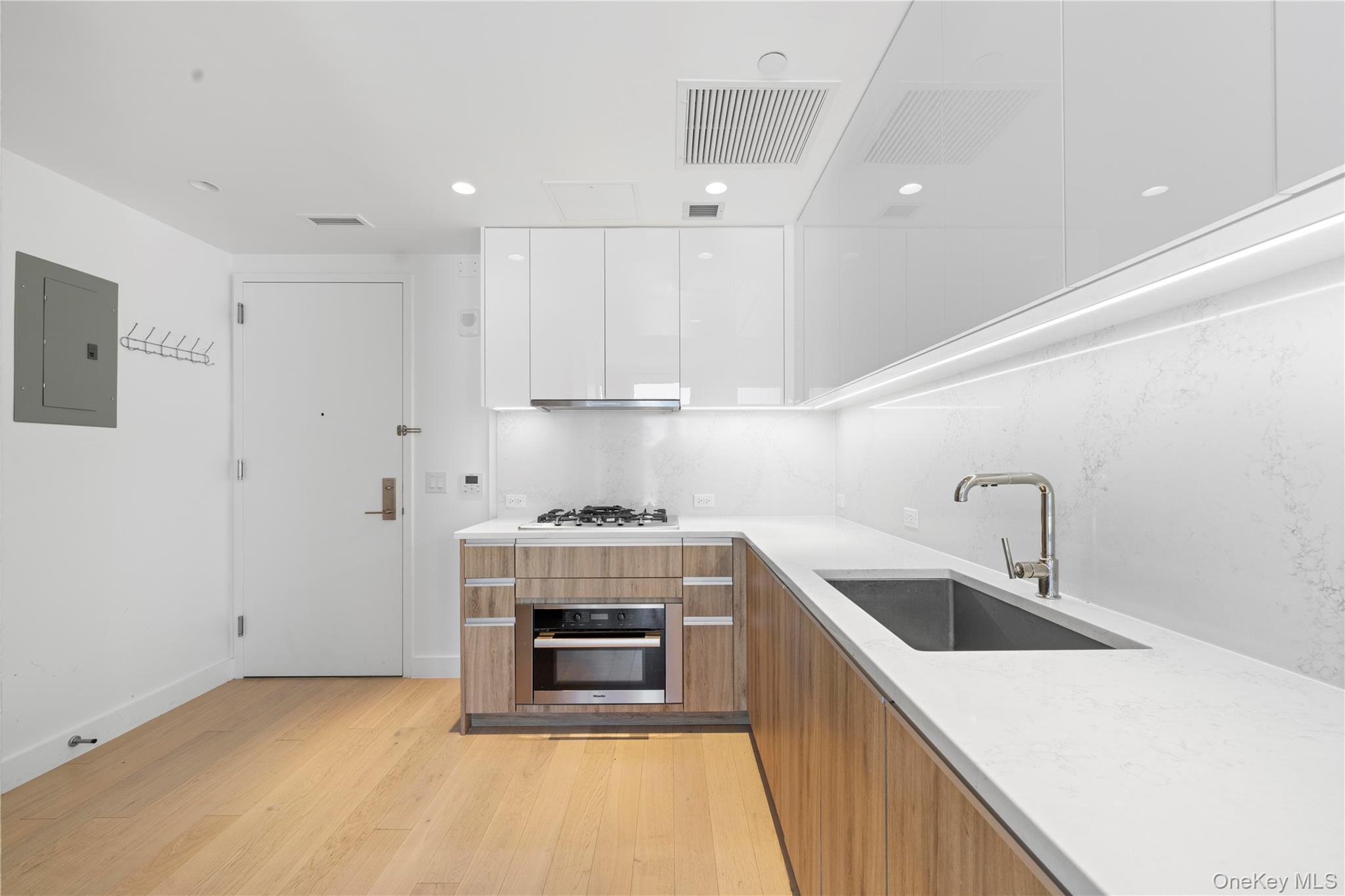 136-18 Maple Avenue, Unit 5F photo 4