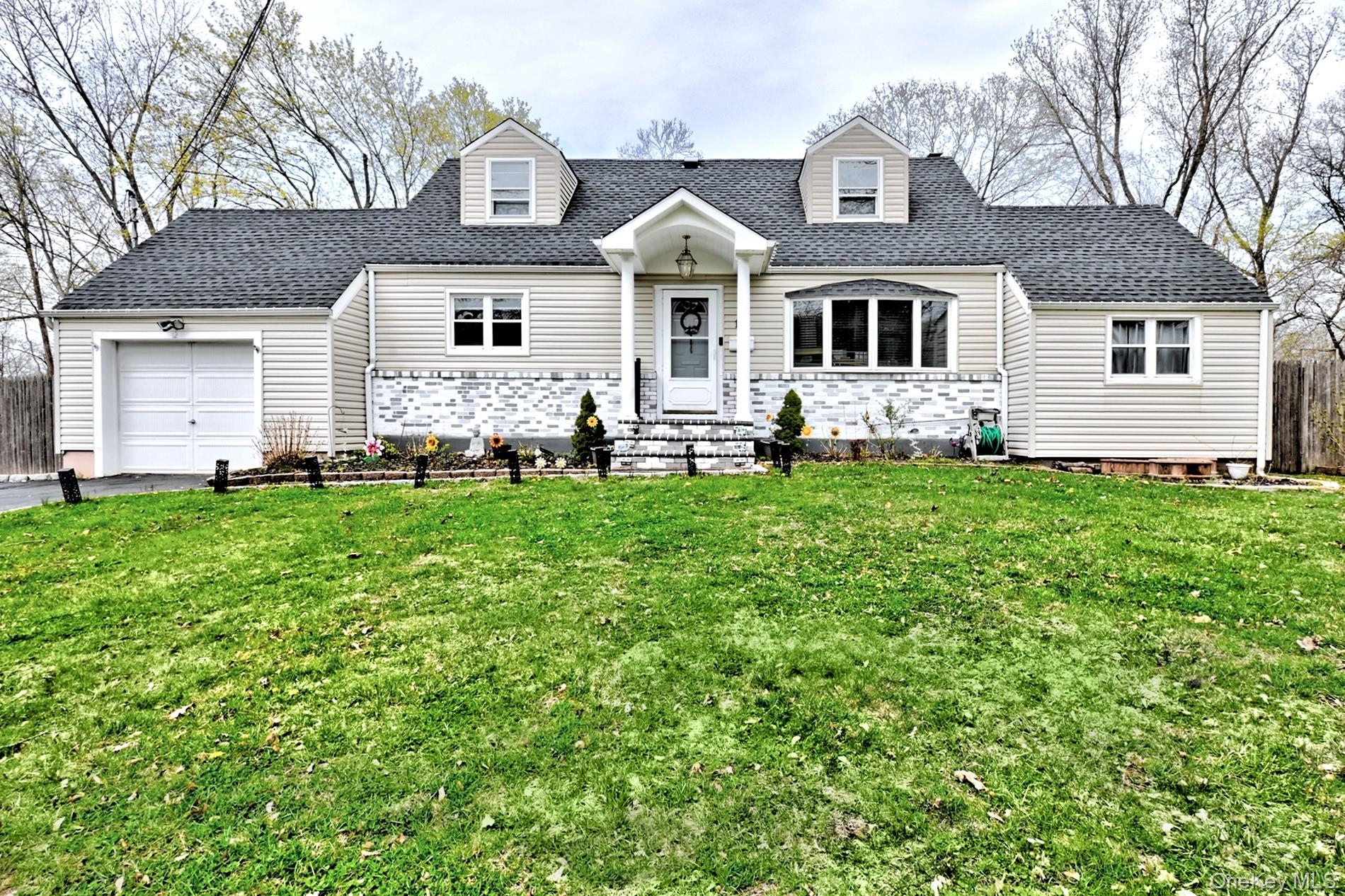 12 Bruce Lane – For Sale photo 2