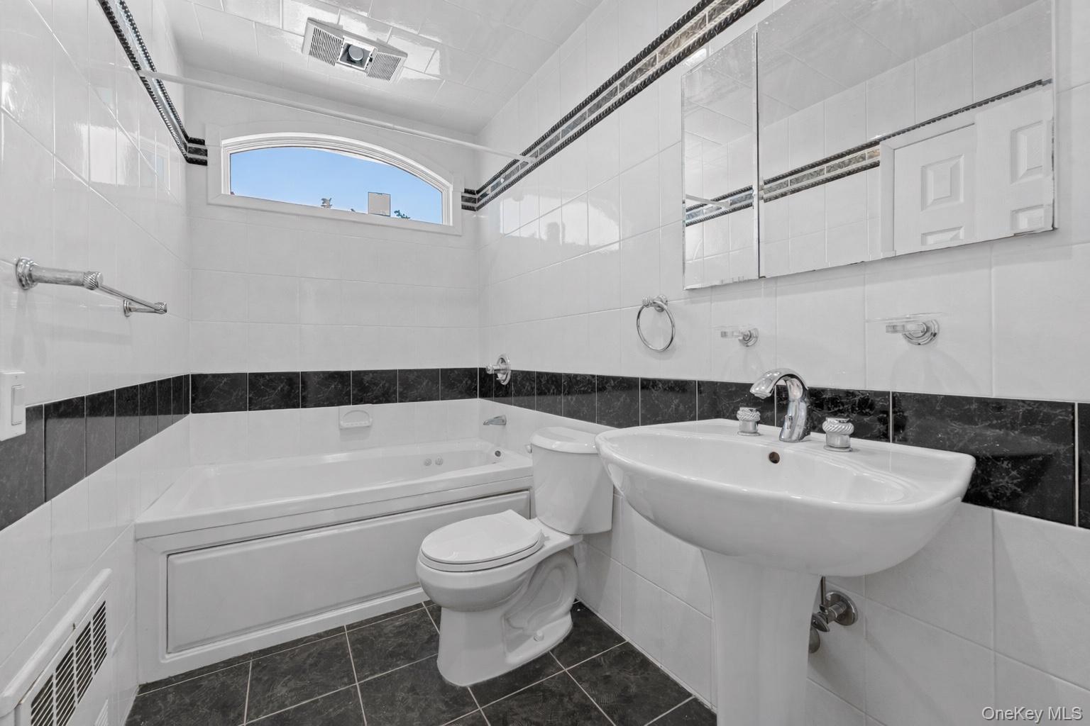 224 W Broadway – For Sale photo 30
