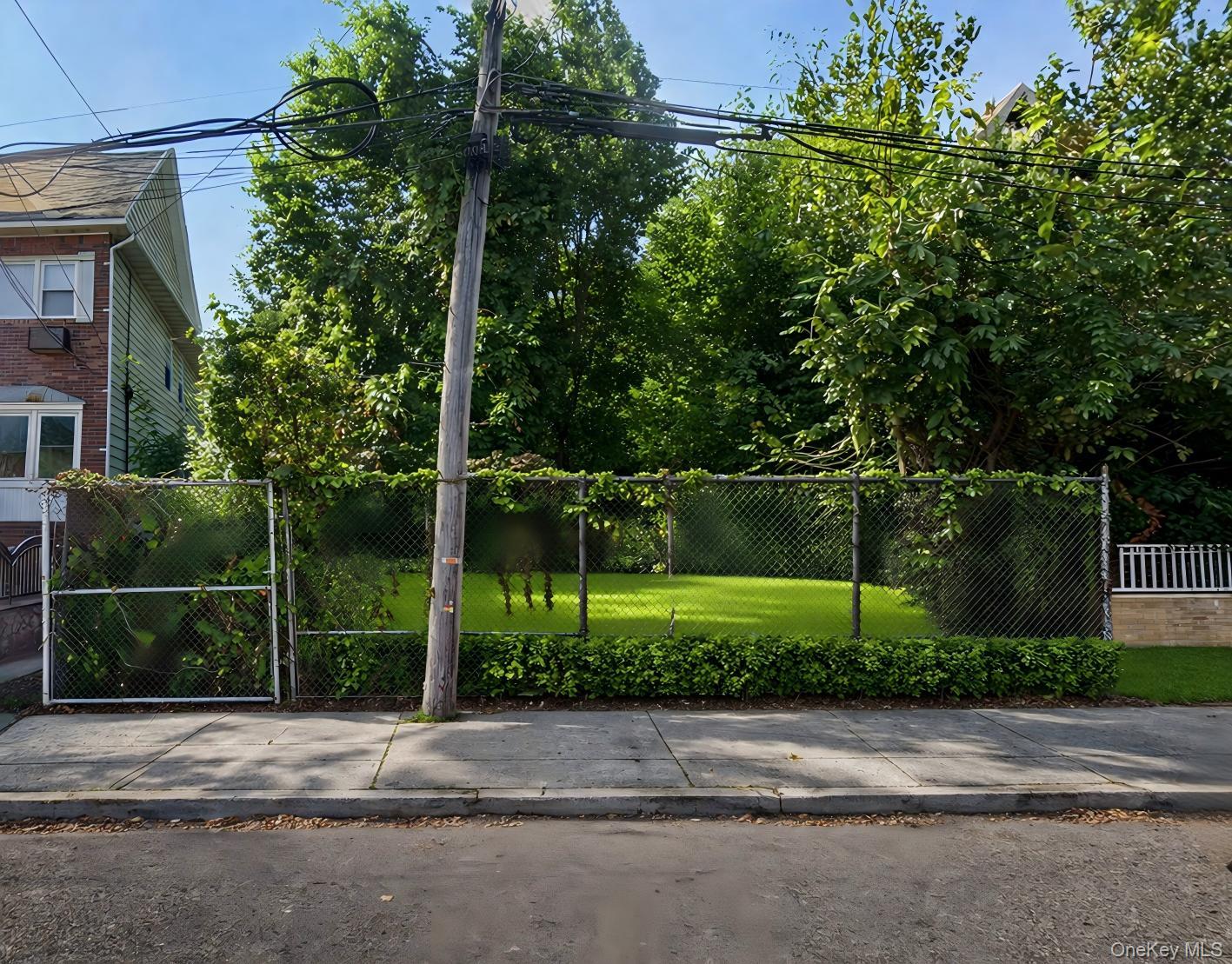7110 52nd Avenue – For Sale