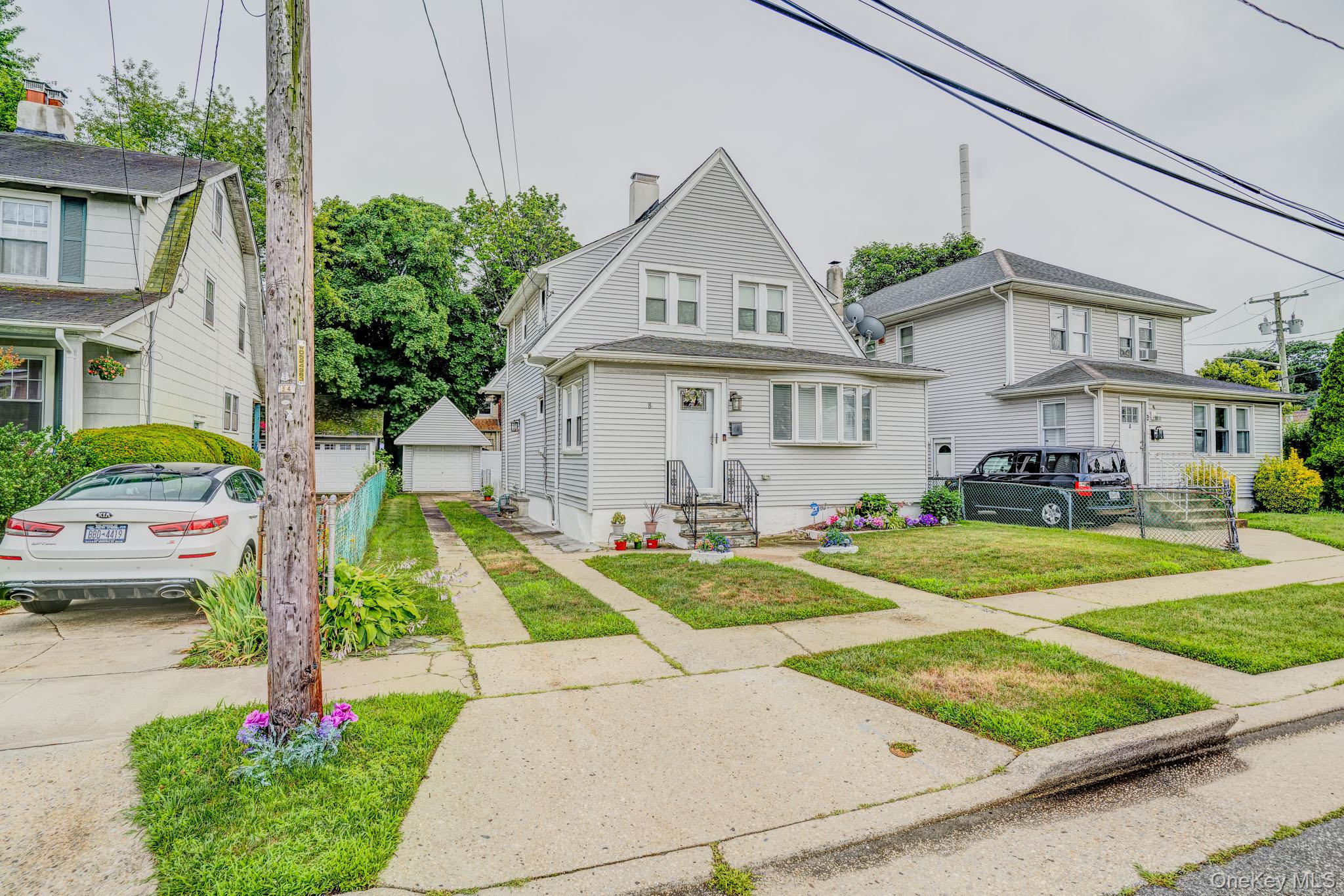 8 Frazier Street – For Sale photo 2