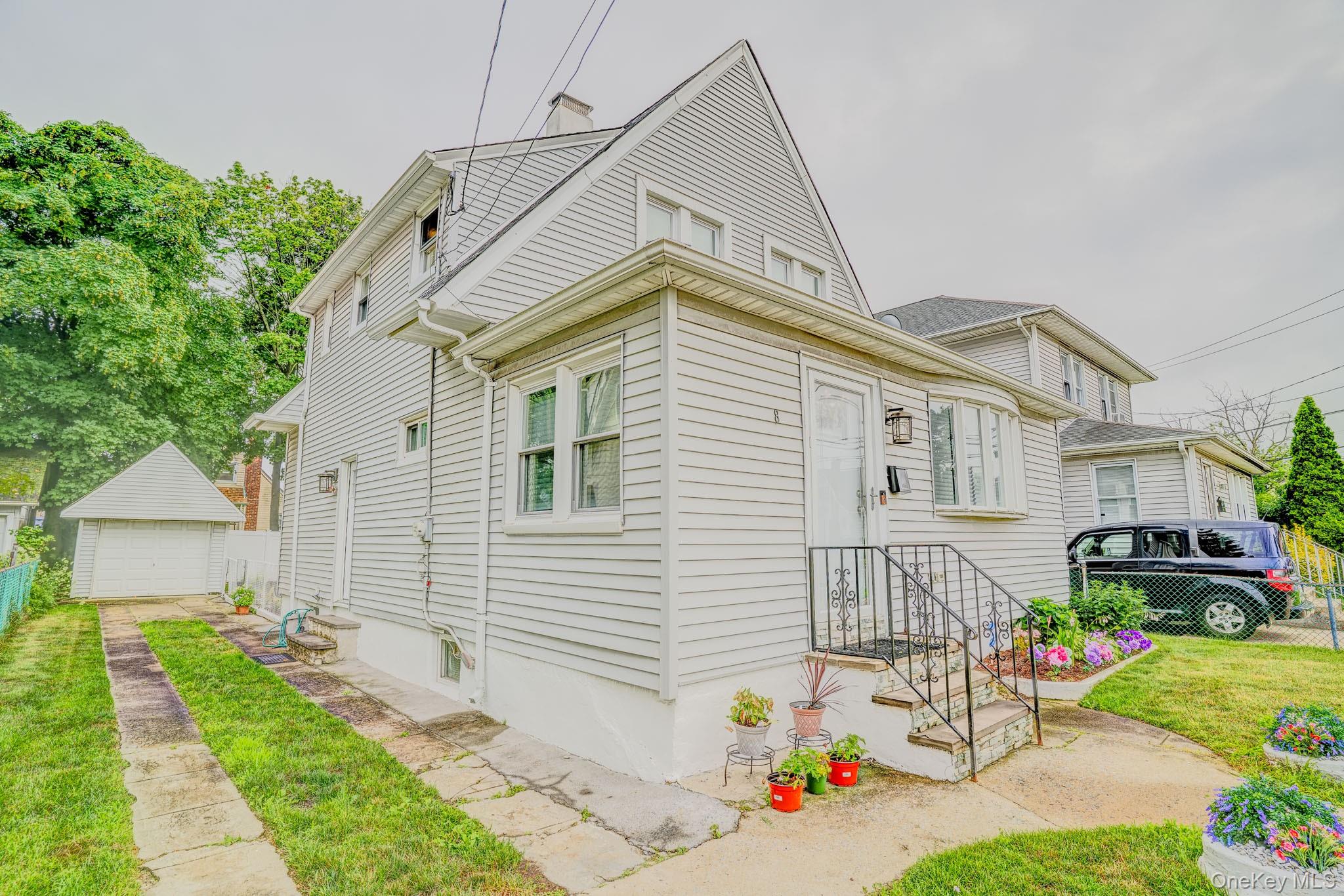 8 Frazier Street – For Sale
