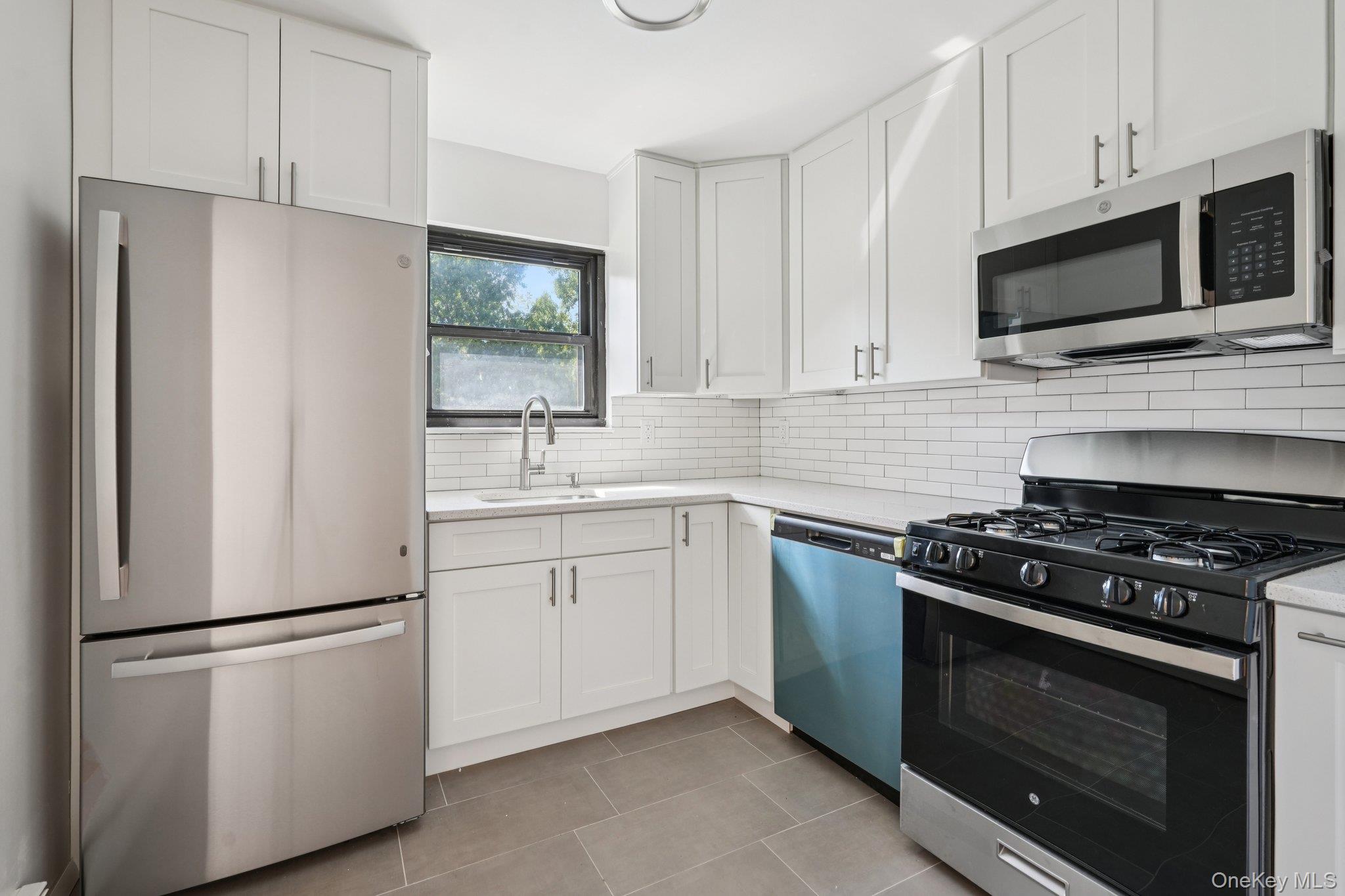 148 Sneden Place W, Unit 148 photo 25
