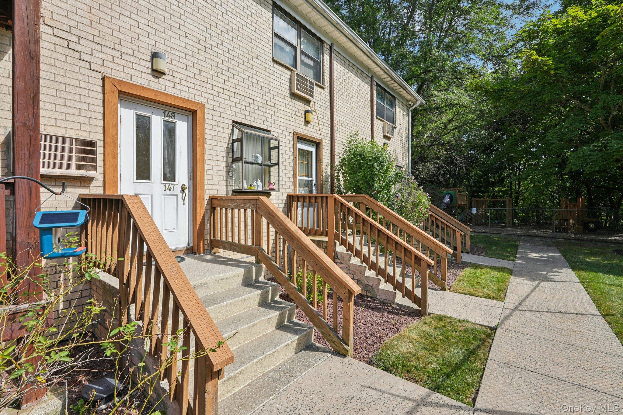 148 Sneden Place W, Unit 148 photo 6