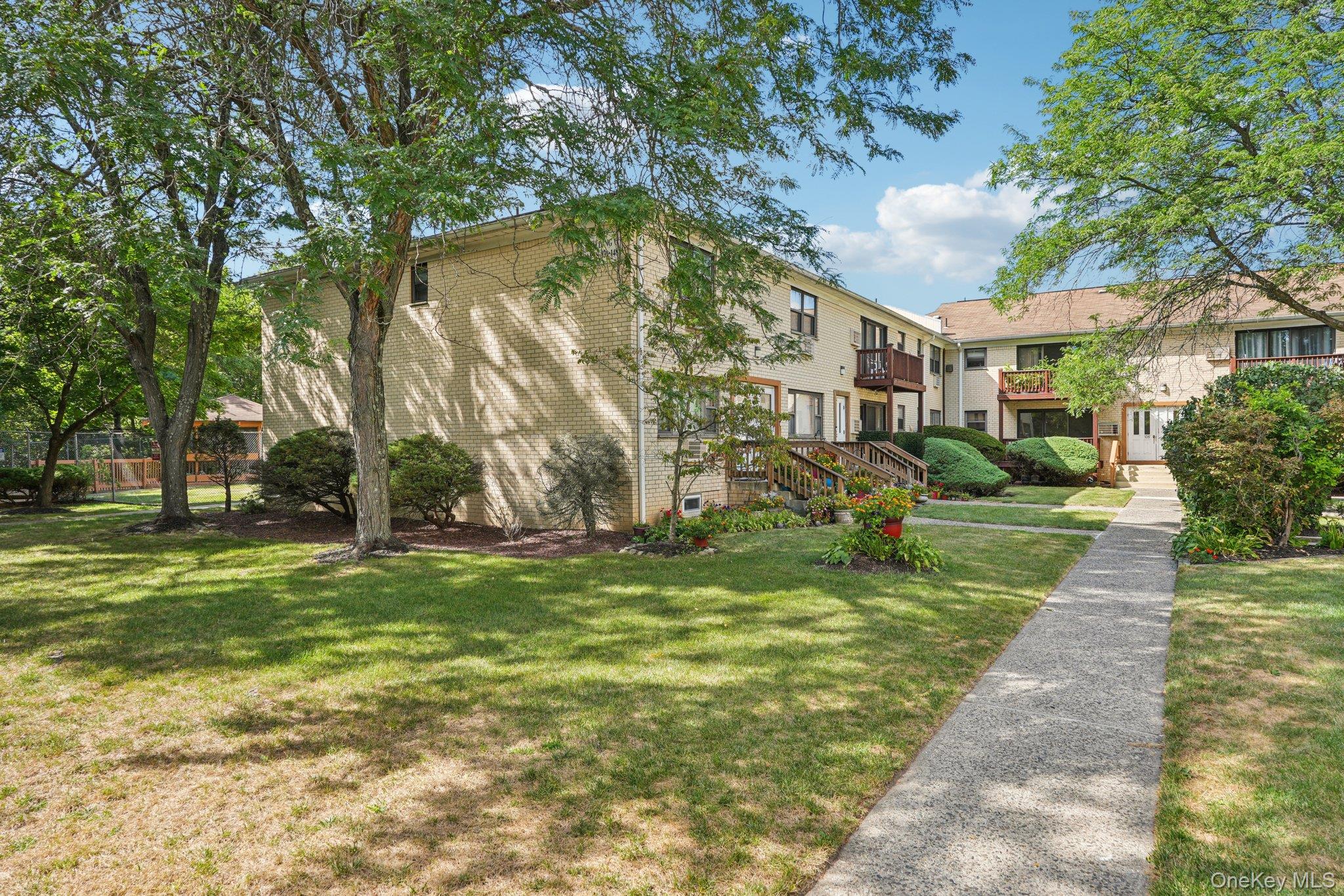 148 Sneden Place W, Unit 148
