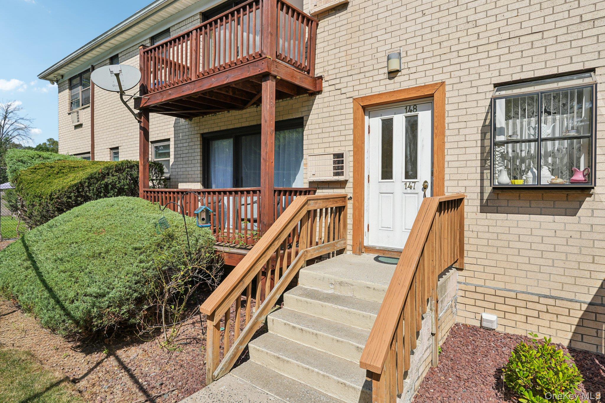 148 Sneden Place W, Unit 148 photo 4