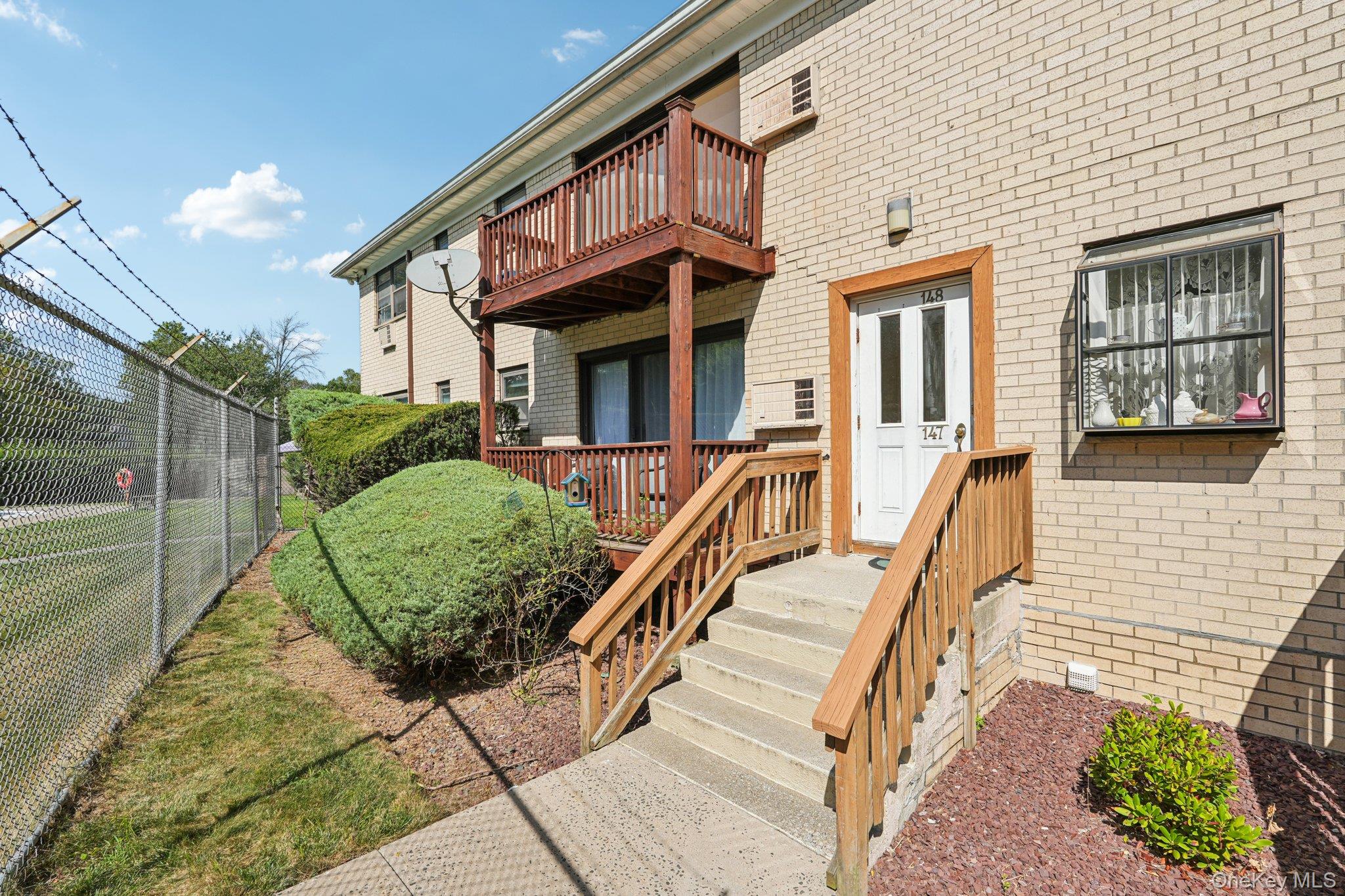 148 Sneden Place W, Unit 148 photo 8