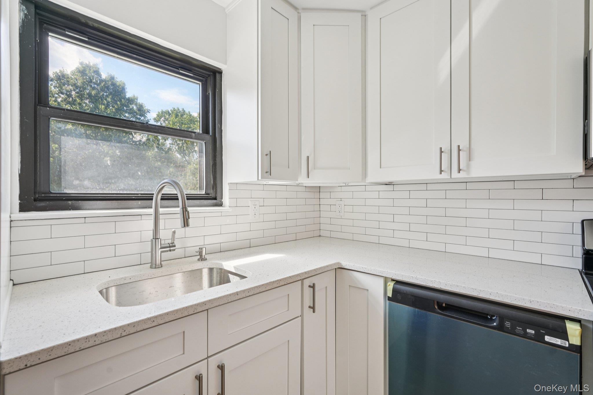 148 Sneden Place W, Unit 148 photo 21