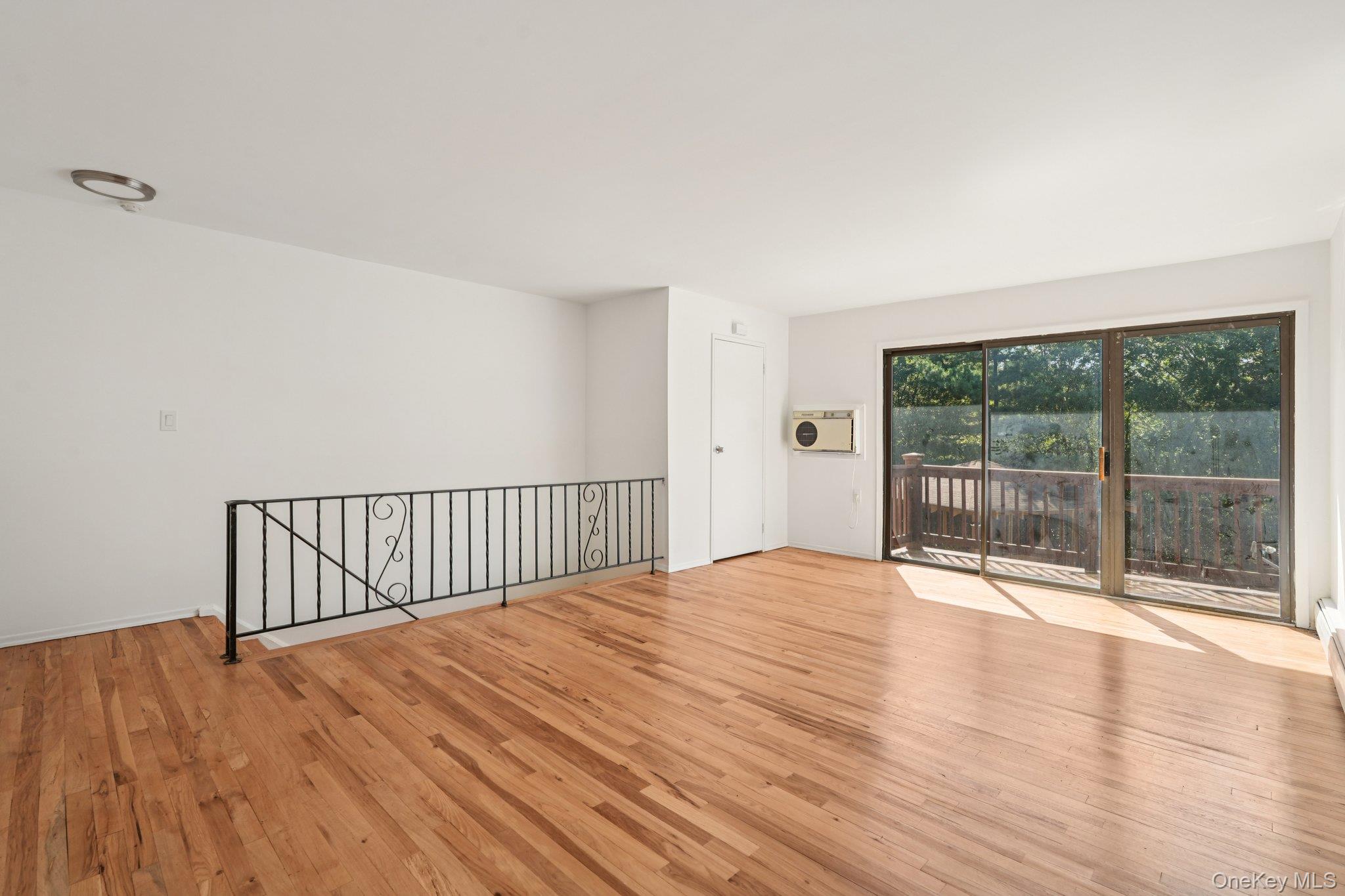 148 Sneden Place W, Unit 148 photo 9