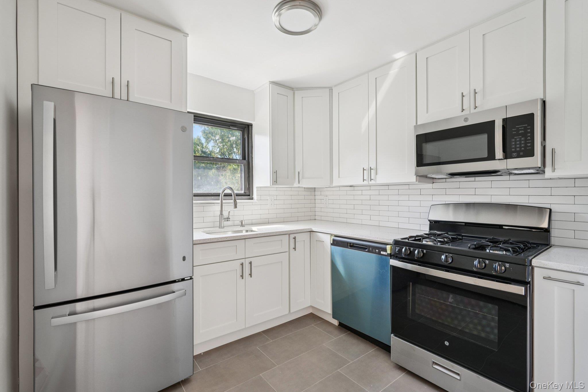 148 Sneden Place W, Unit 148 photo 17