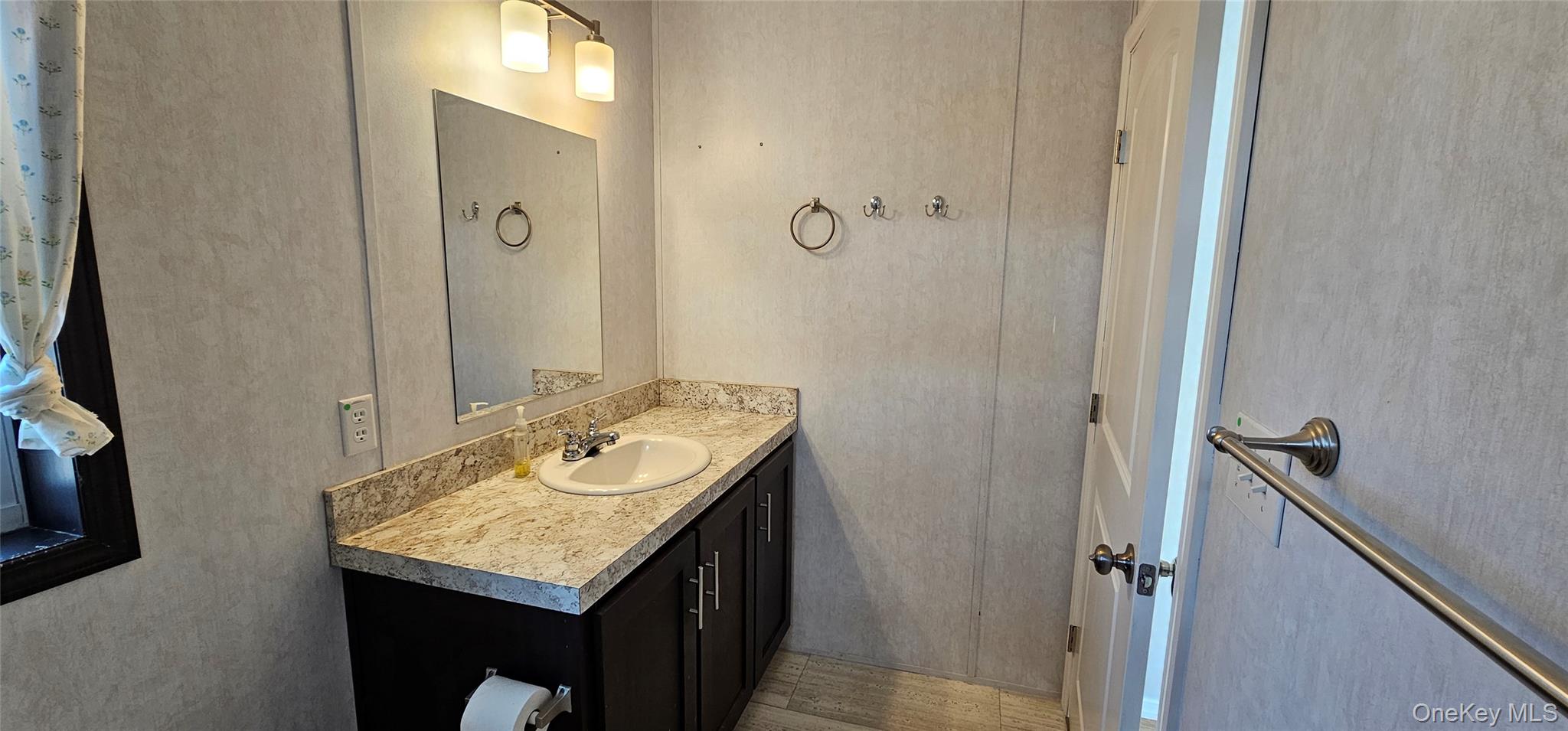 525-B26 Riverleigh Avenue, Unit B26 photo 10