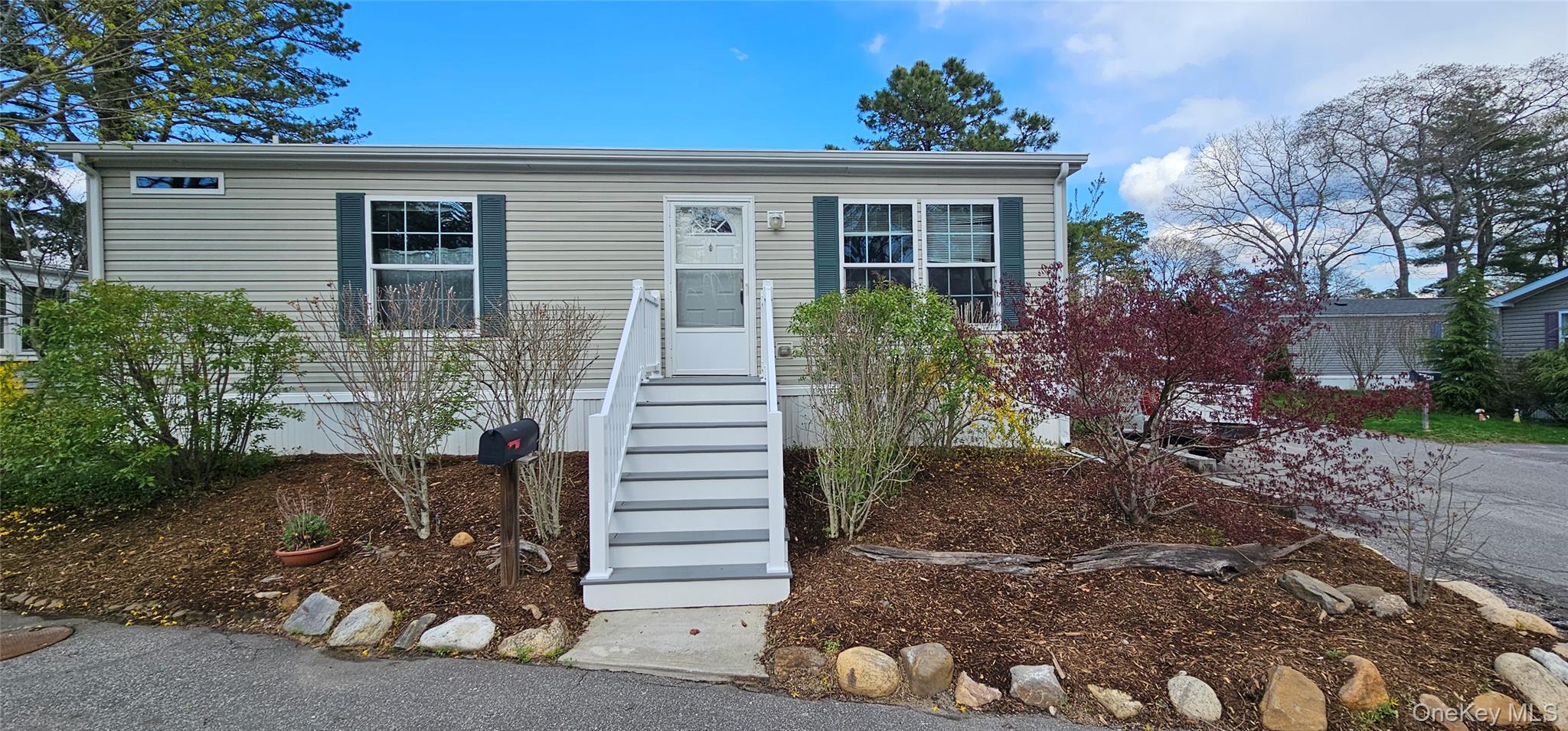 525-B26 Riverleigh Avenue, Unit B26