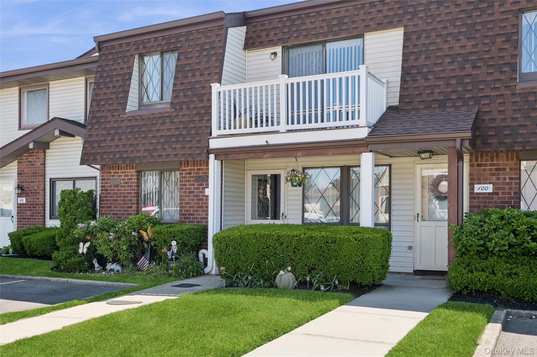 100 Cambridge Drive, Unit 100 photo 7