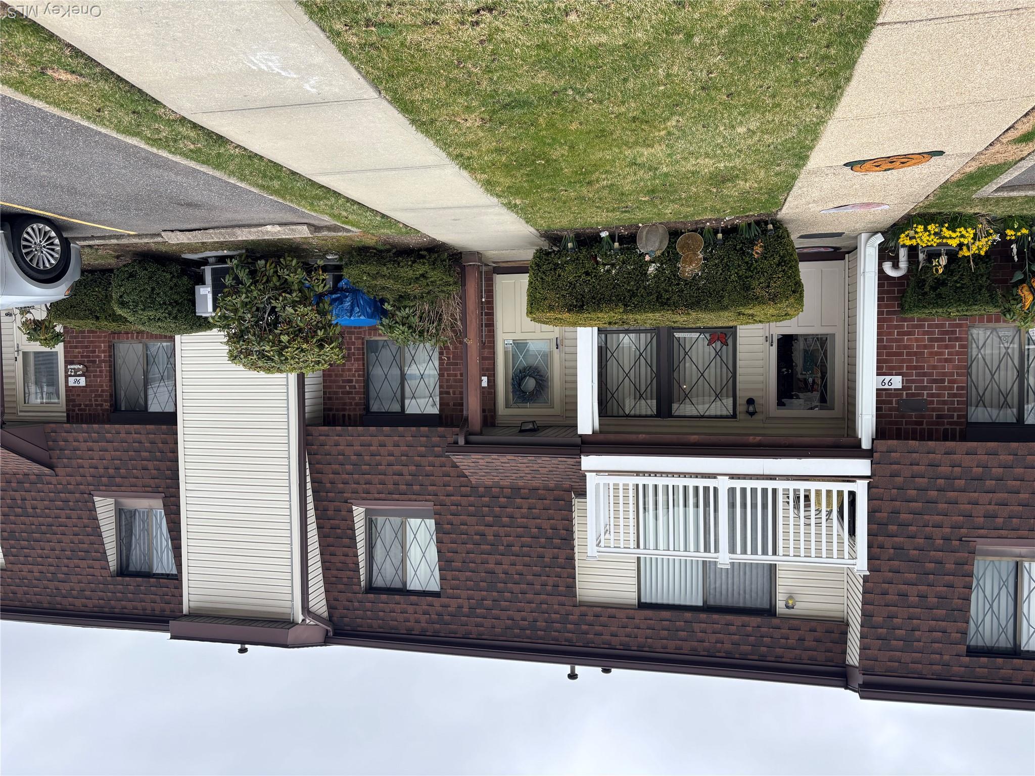 100 Cambridge Drive, Unit 100 photo 3