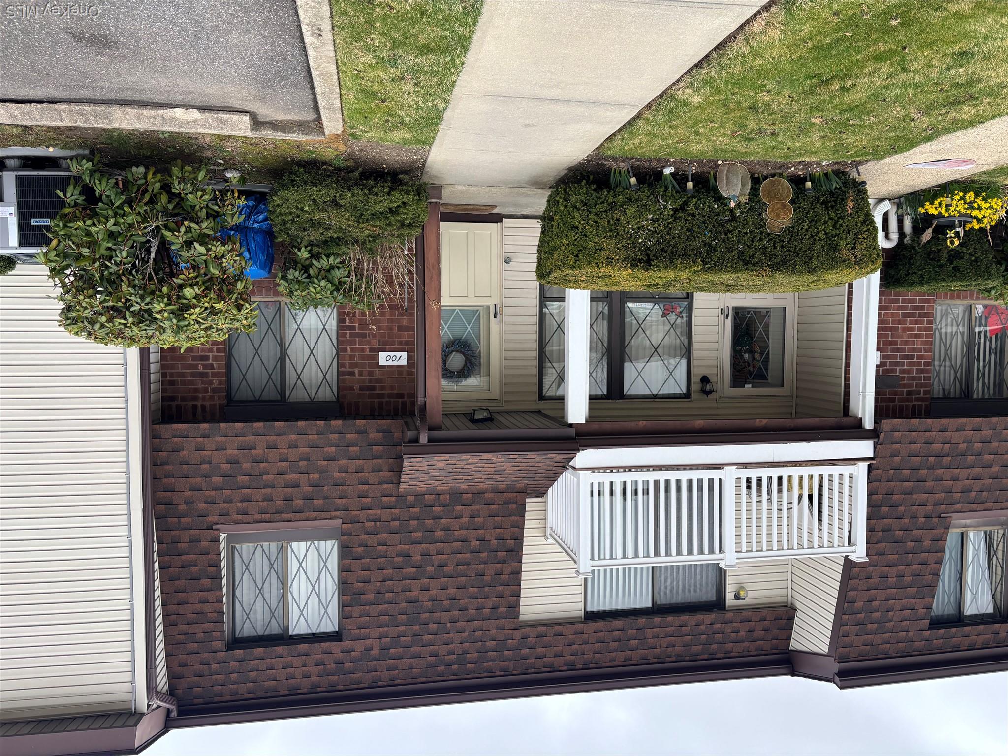 100 Cambridge Drive, Unit 100 photo 4
