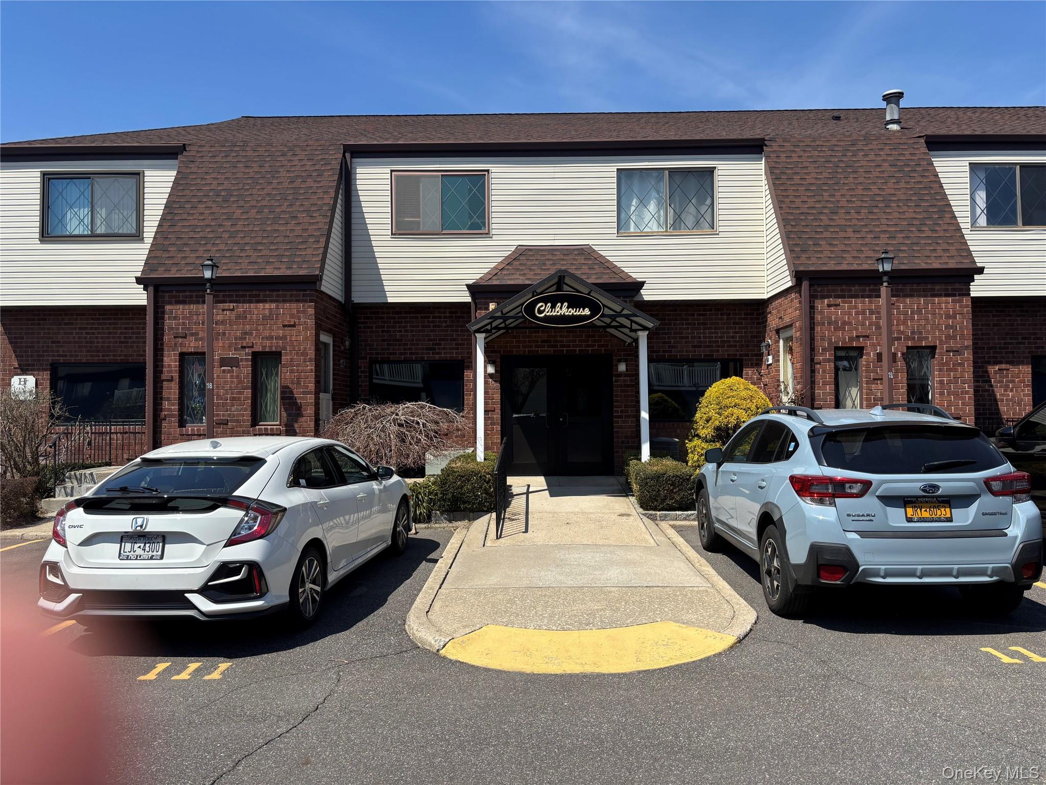 100 Cambridge Drive, Unit 100 photo 2