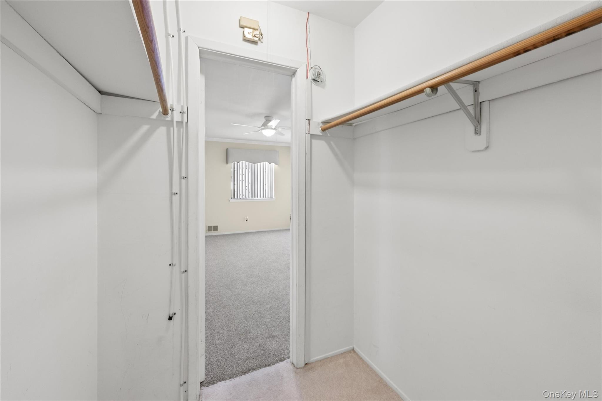 100 Cambridge Drive, Unit 100 photo 40