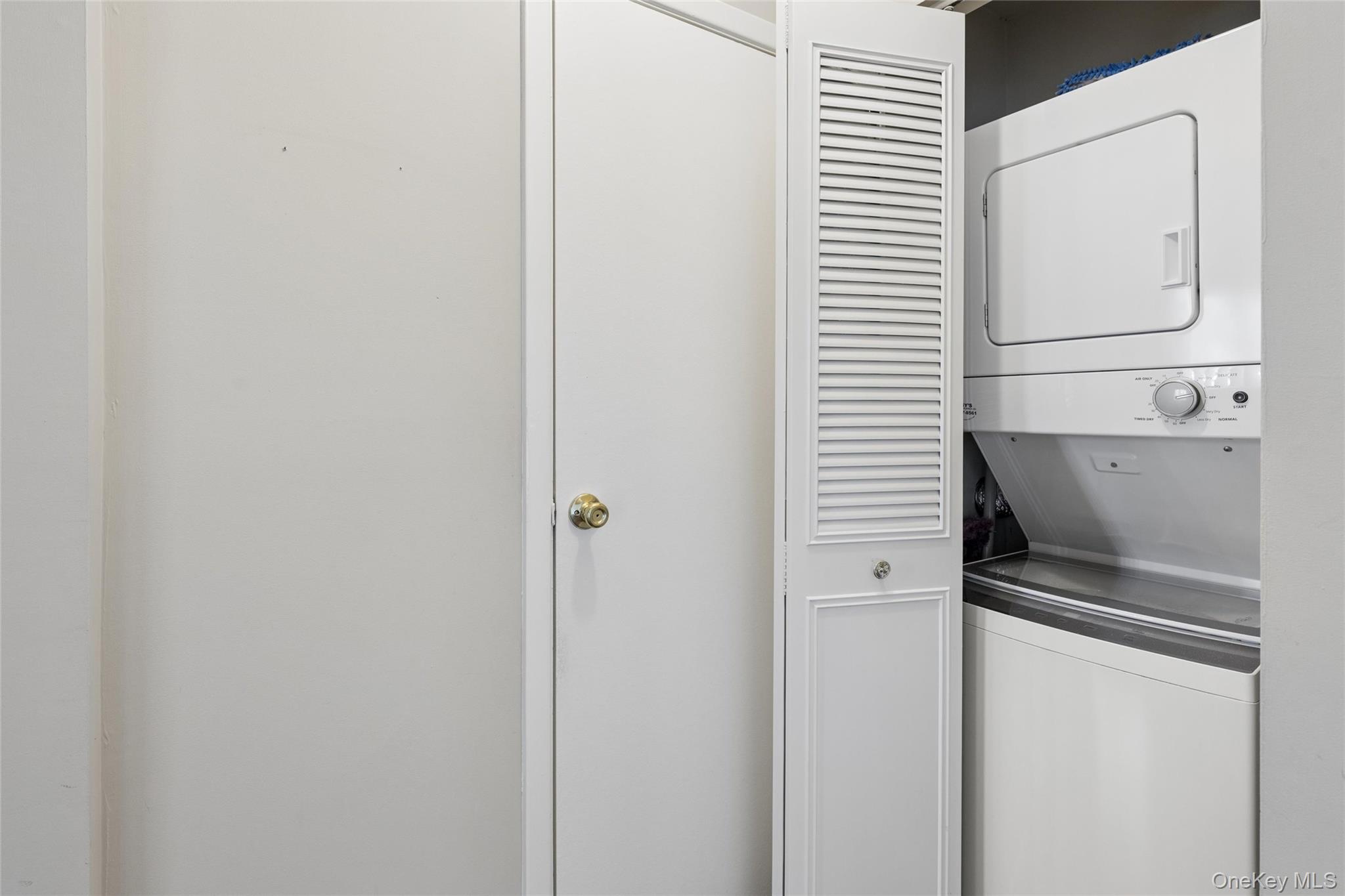 100 Cambridge Drive, Unit 100 photo 42