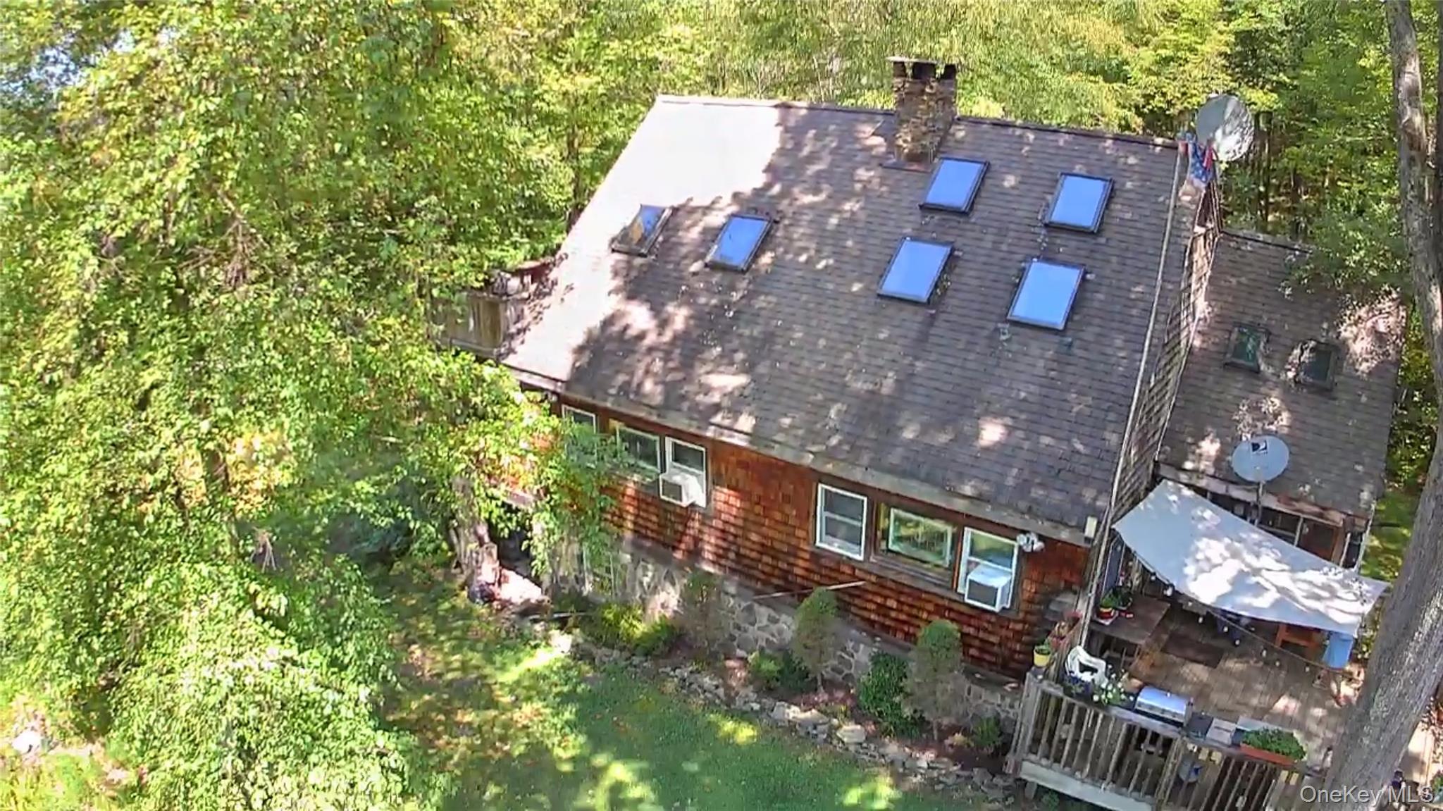 885 Grandview Road – For Sale photo 2