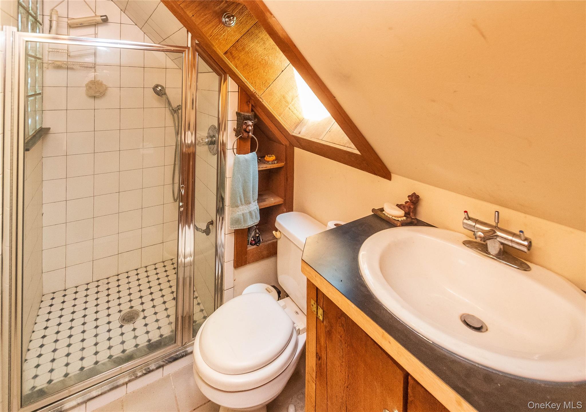 885 Grandview Road – For Sale photo 12