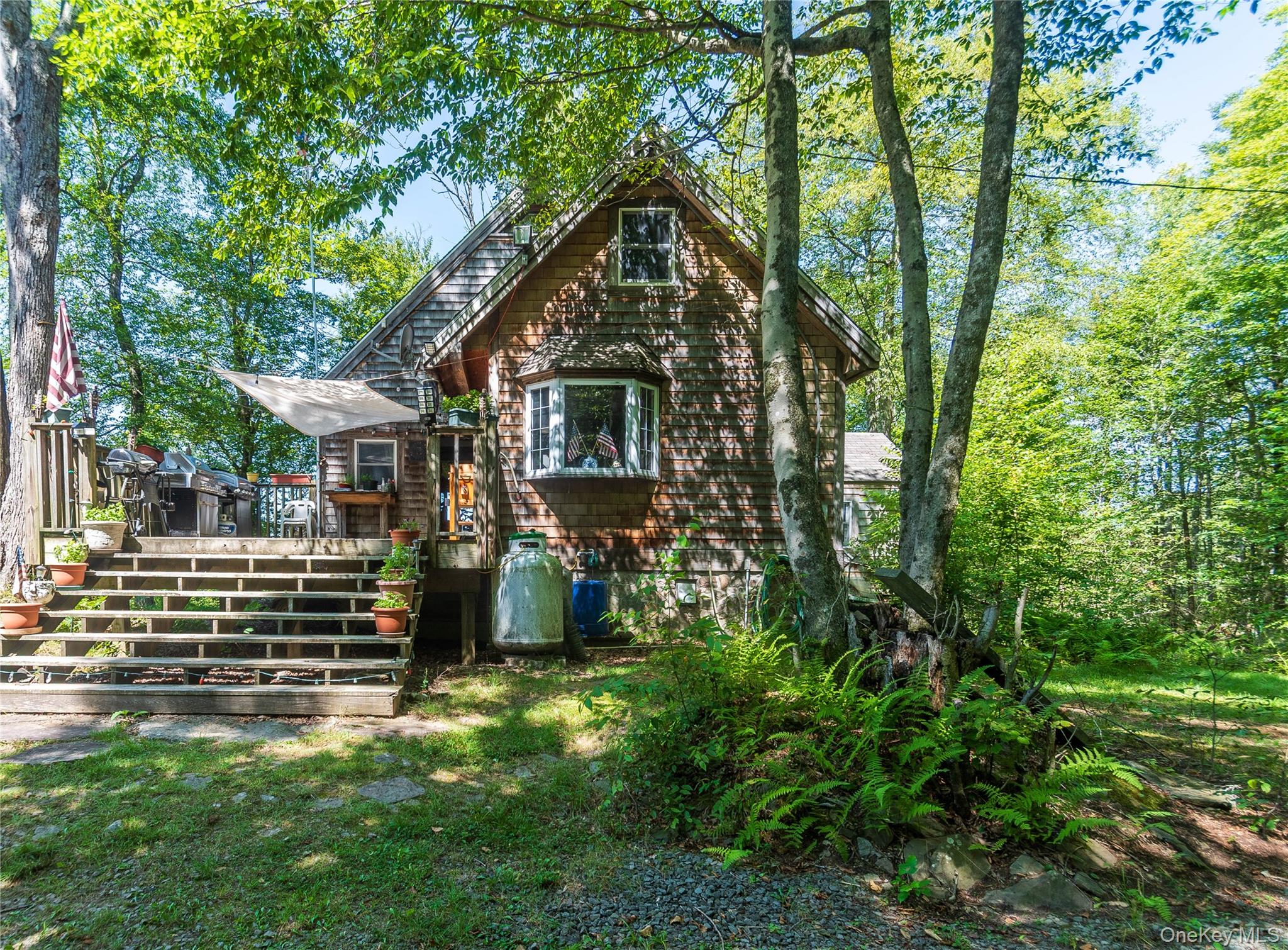 885 Grandview Road – For Sale photo 3