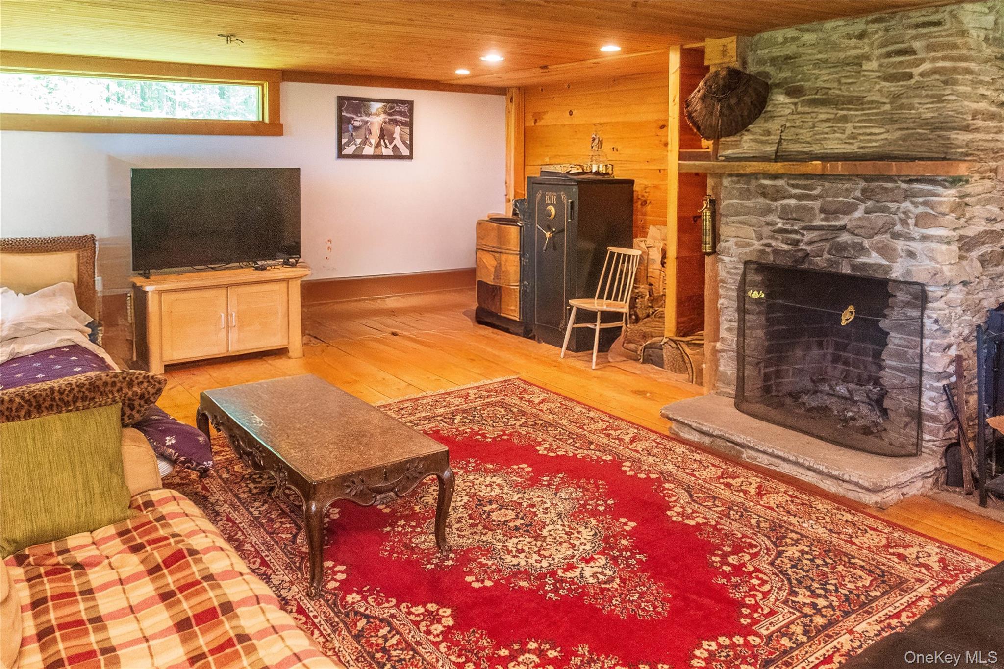 885 Grandview Road – For Sale photo 35