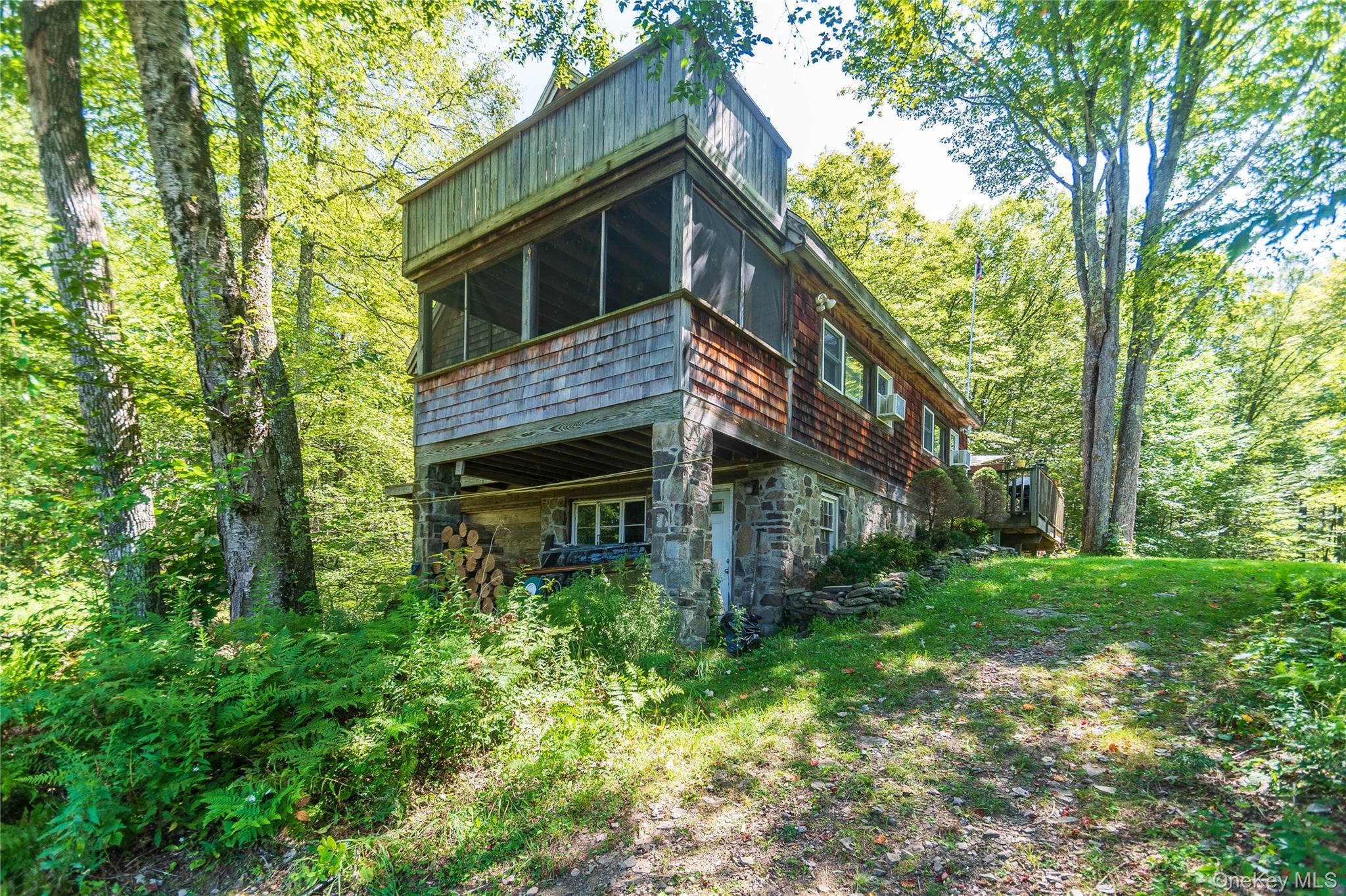 885 Grandview Road – For Sale photo 4