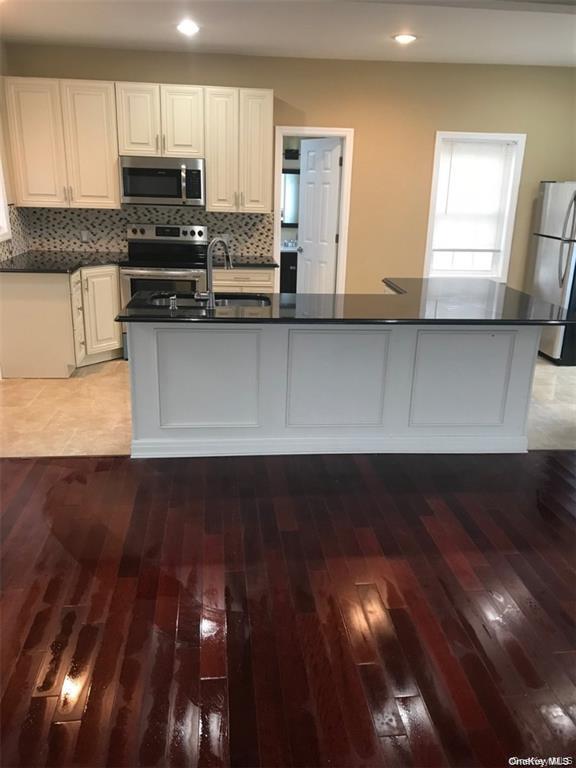 175 Richmond Boulevard – For Rent photo 3