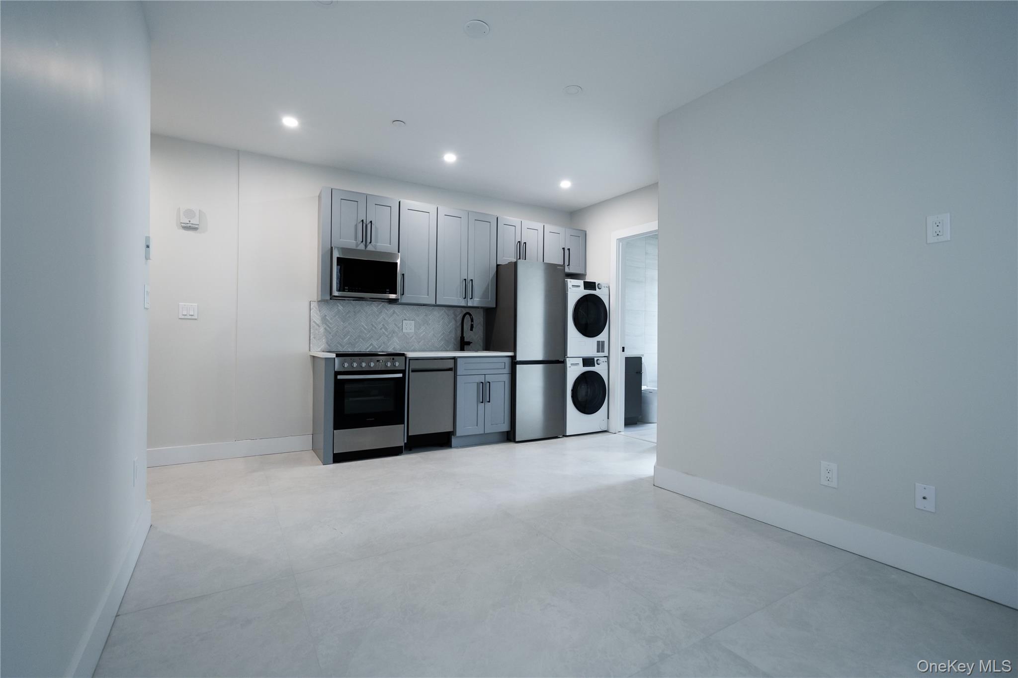 315 W Broadway, Unit 1L photo 5
