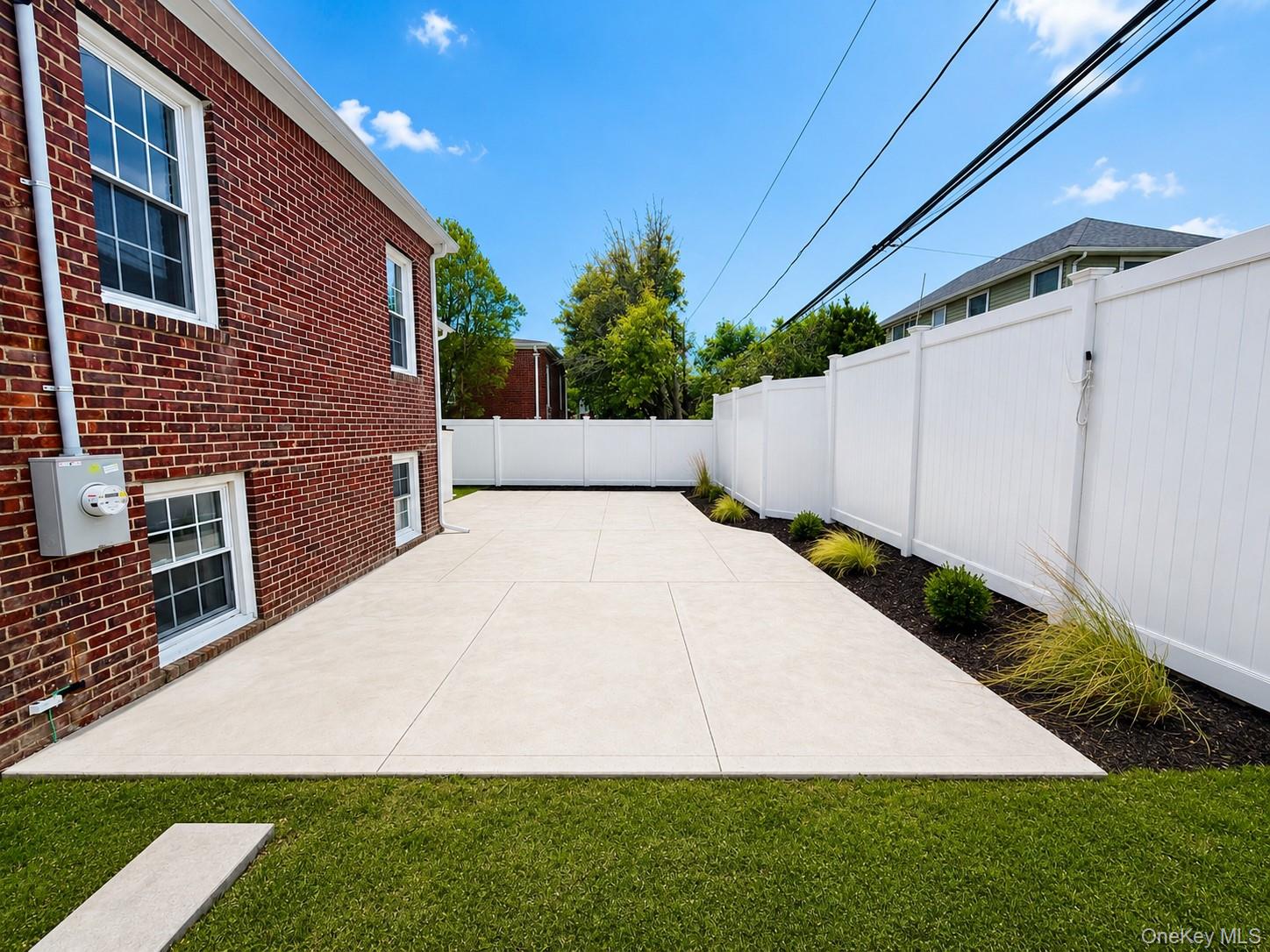 449 W Beech Street – For Sale photo 38