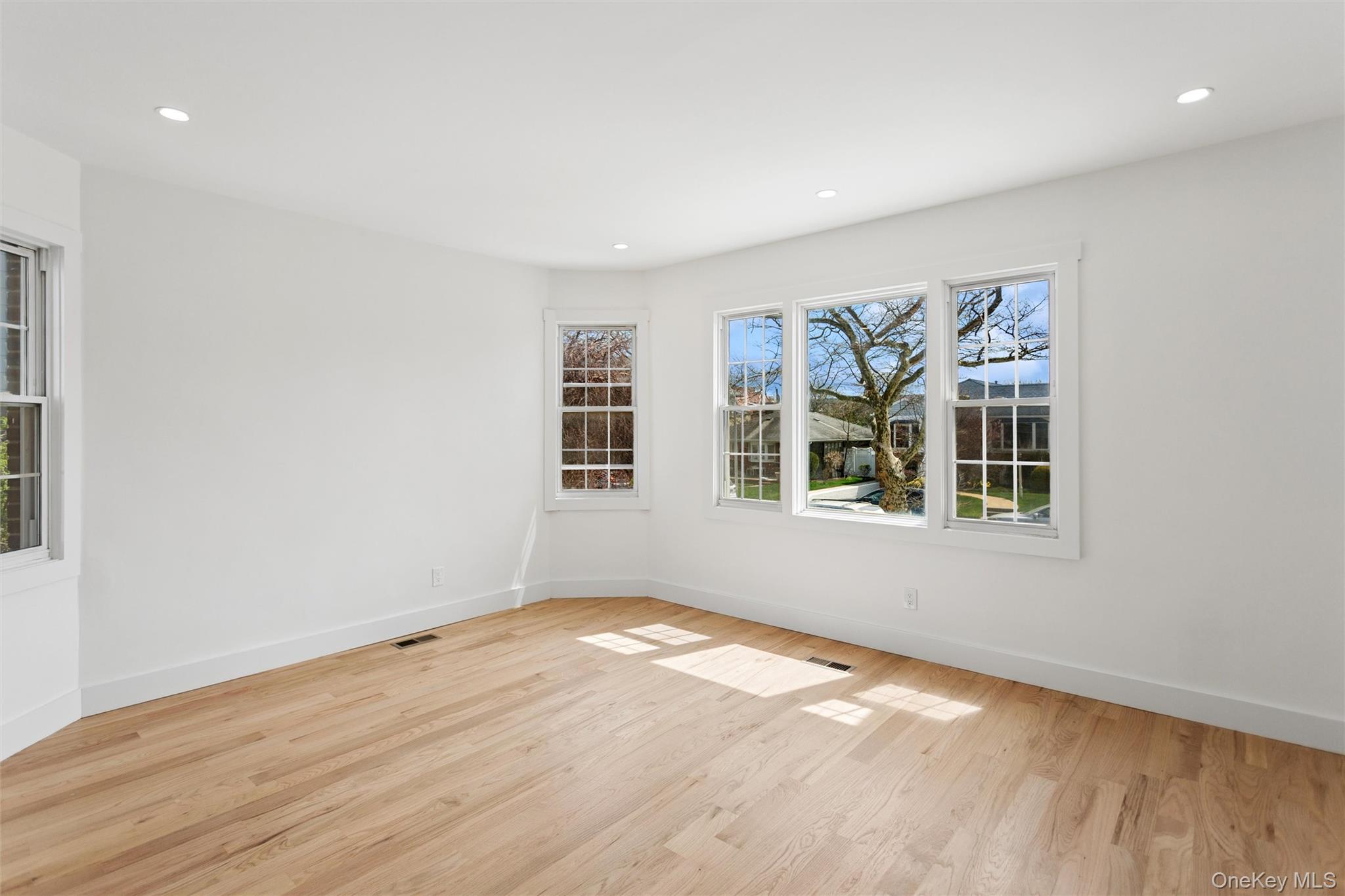 449 W Beech Street – For Sale photo 16