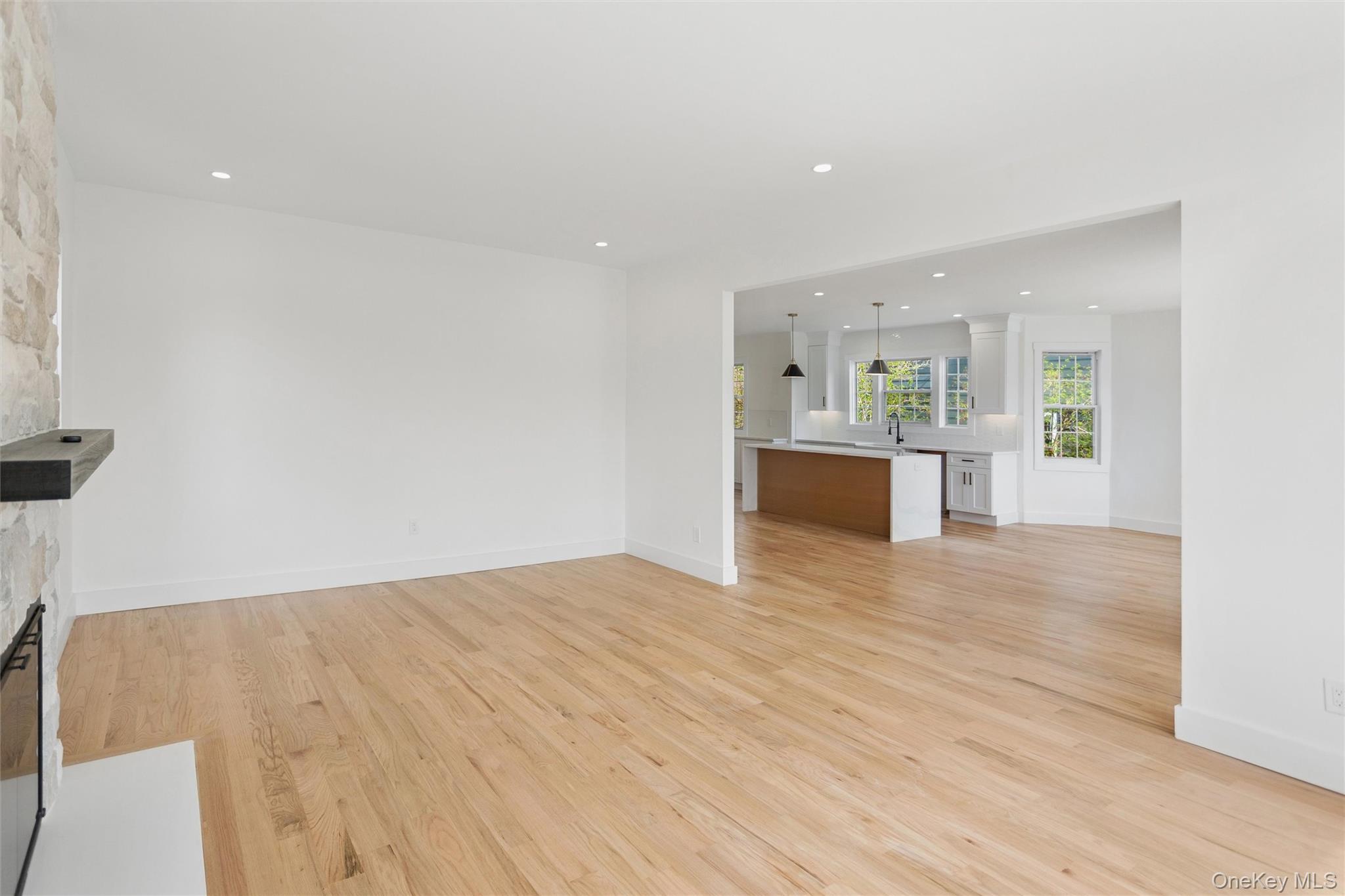 449 W Beech Street – For Sale photo 14