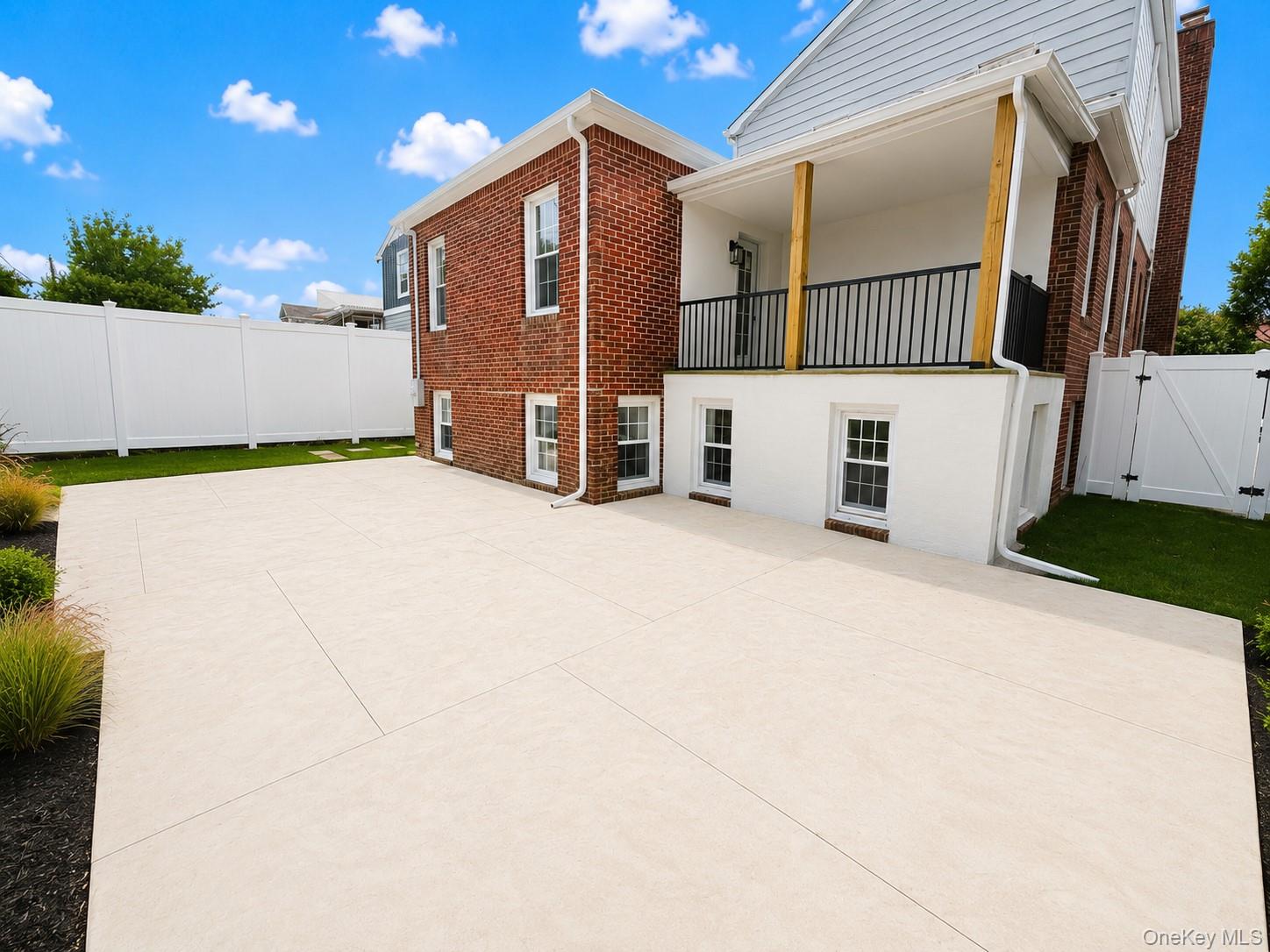 449 W Beech Street – For Sale photo 46