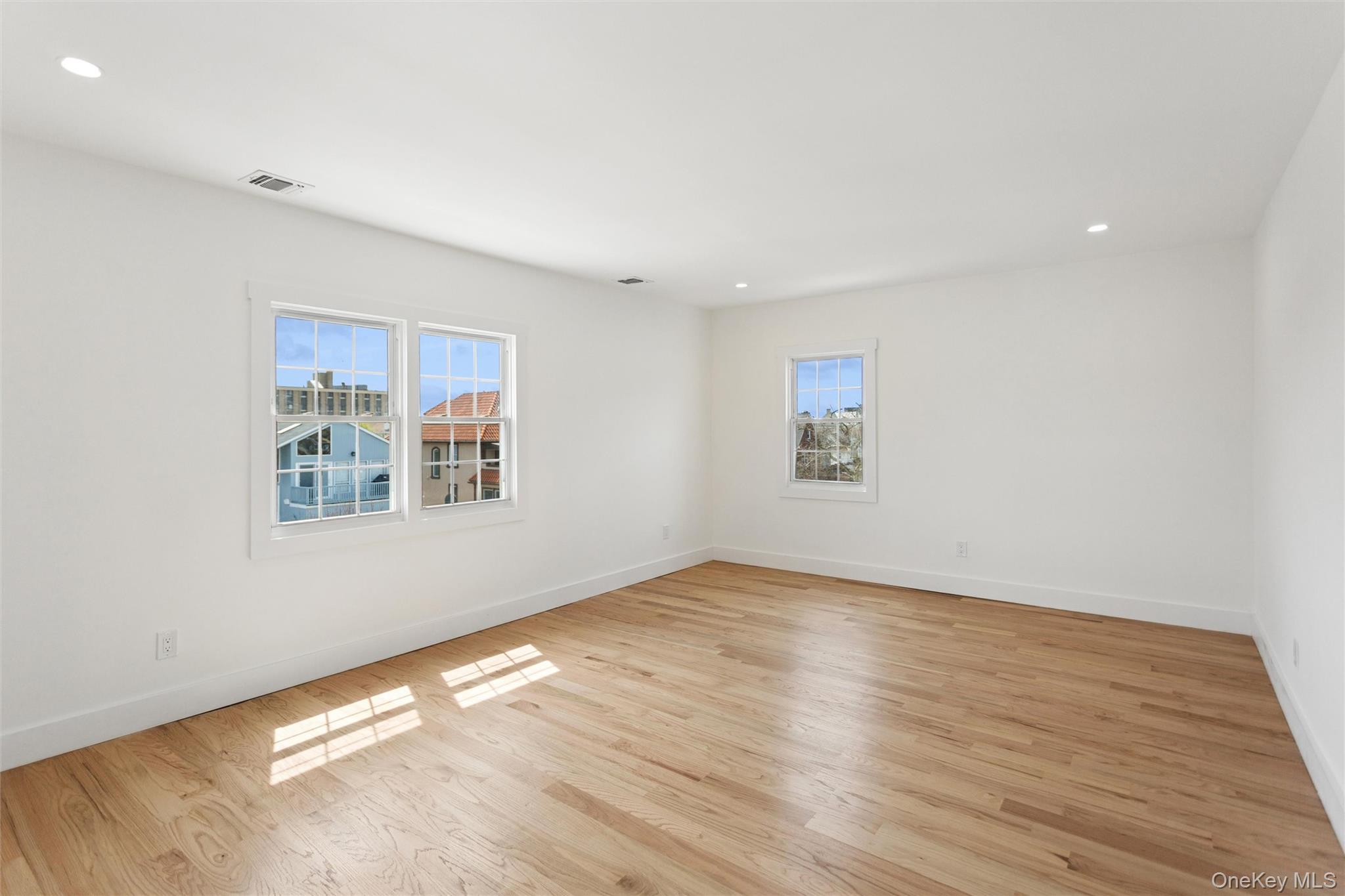 449 W Beech Street – For Sale photo 31