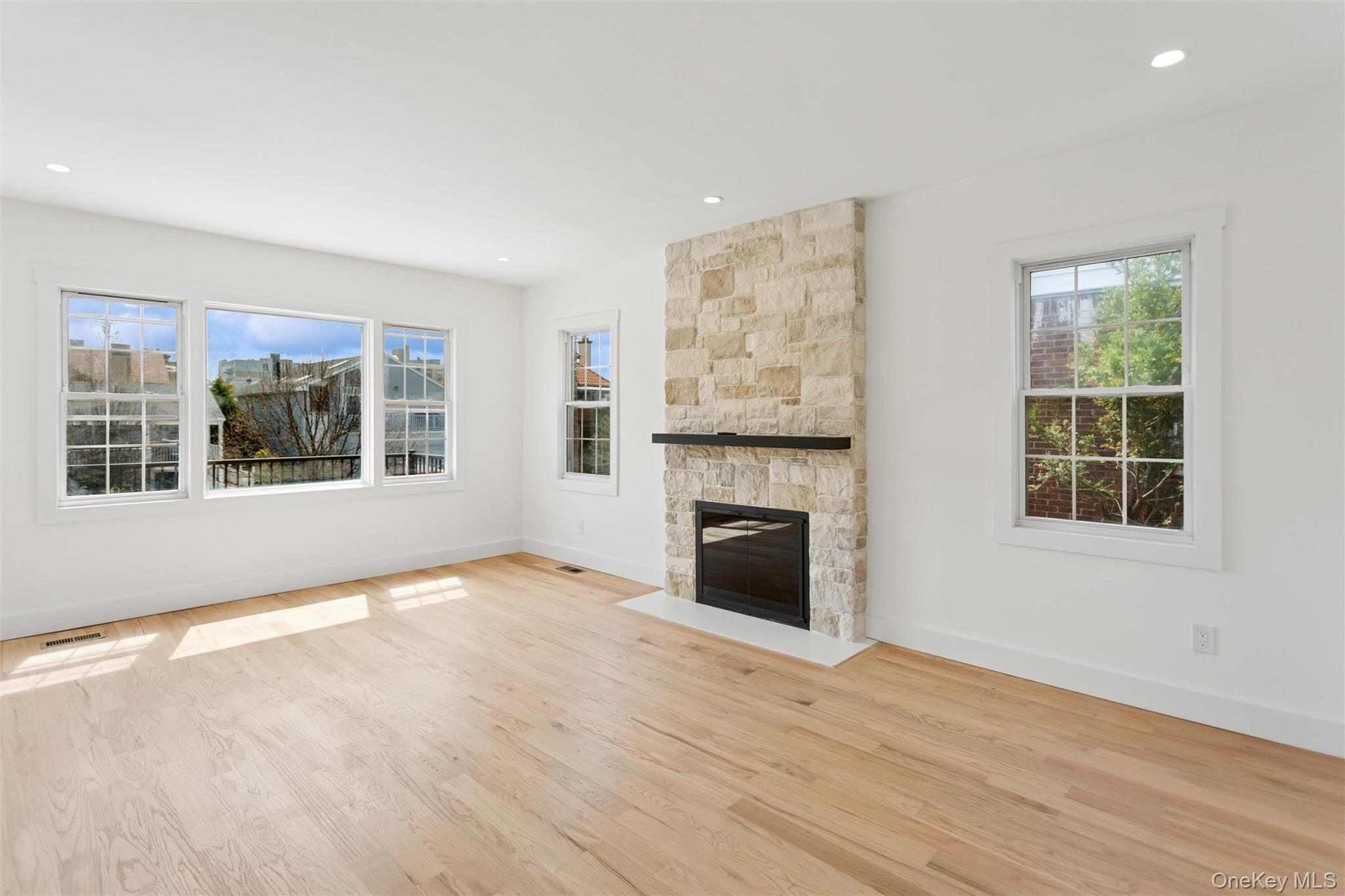 449 W Beech Street – For Sale photo 13