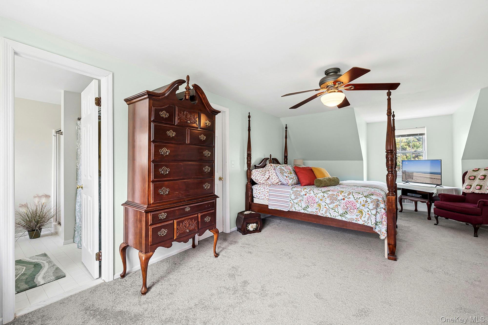 240 Lisa Drive – For Sale photo 9