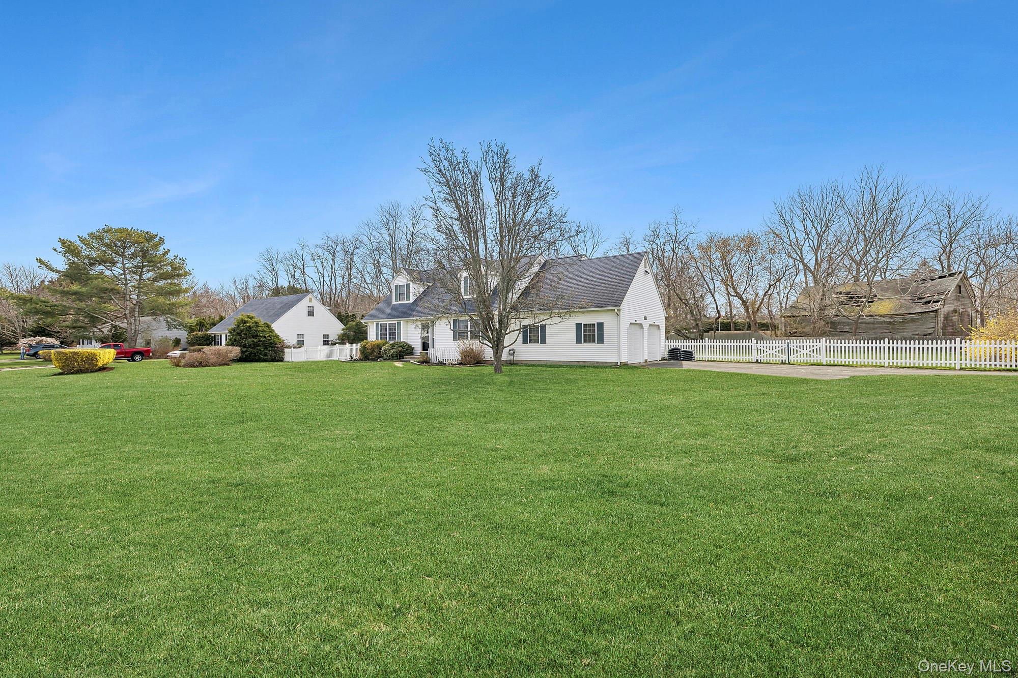 240 Lisa Drive – For Sale photo 17
