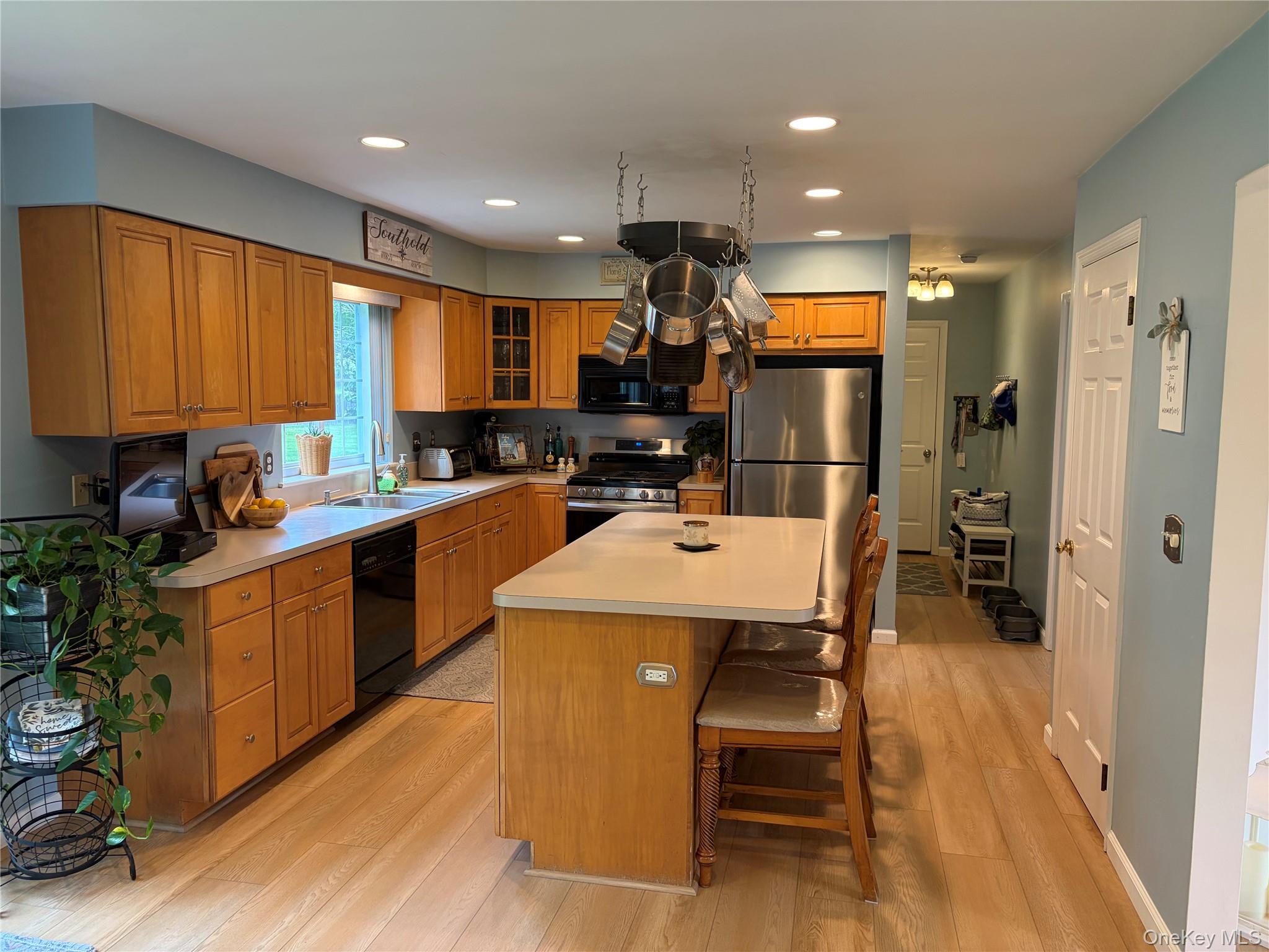 240 Lisa Drive – For Sale photo 4