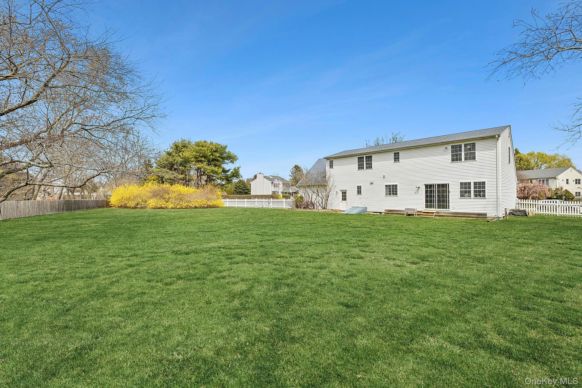 240 Lisa Drive – For Sale photo 15