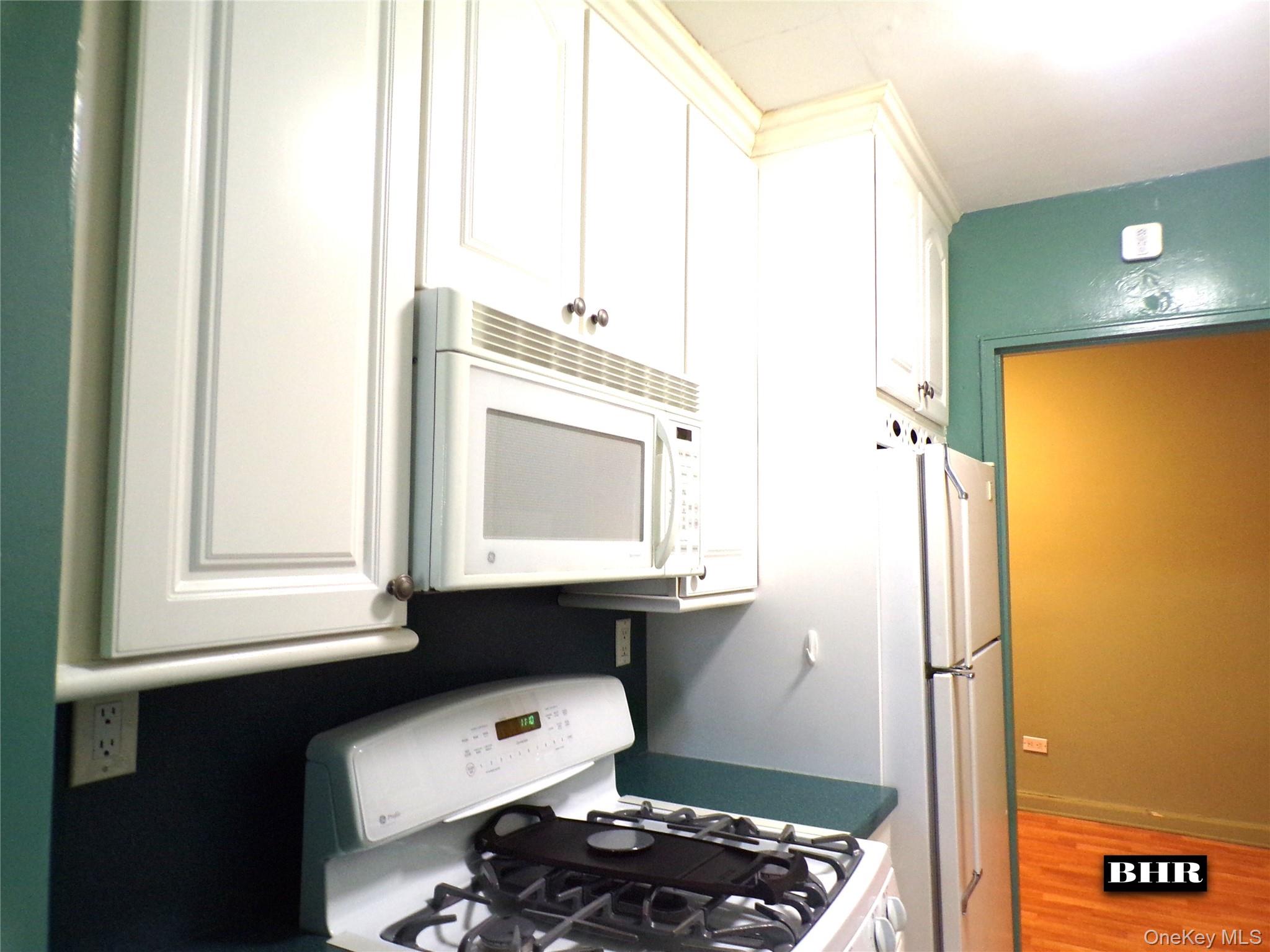 2265 Gerritsen Avenue, Unit 1R photo 2