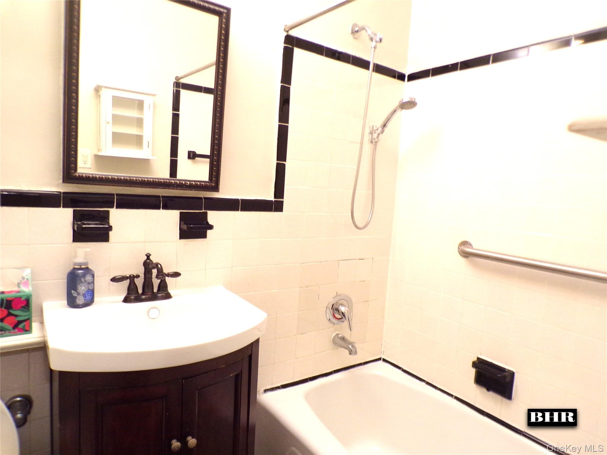 2265 Gerritsen Avenue, Unit 1R photo 9